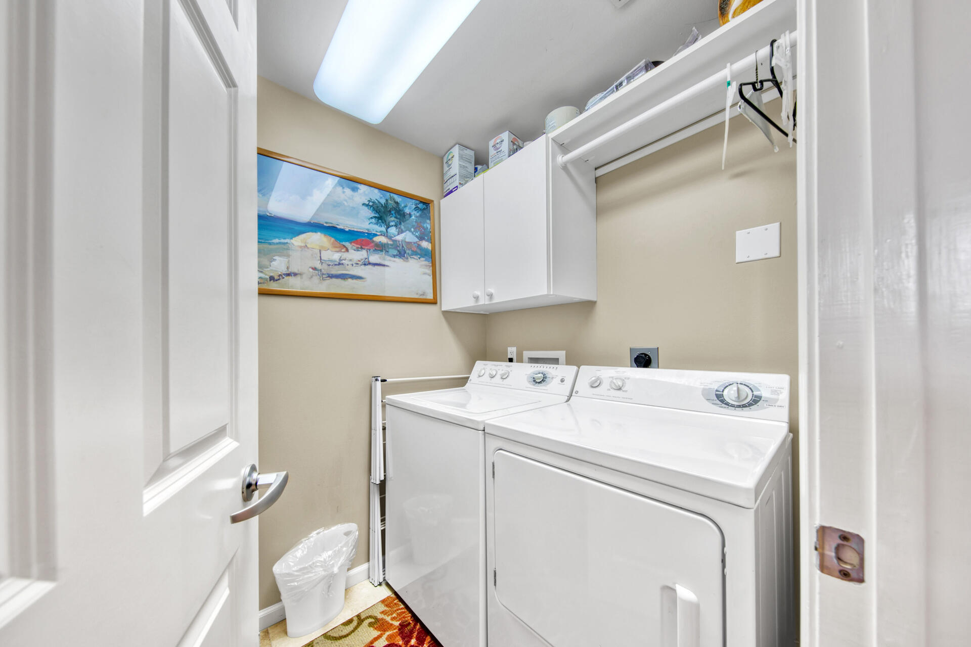 SILVER BEACH TOWERS - Residential