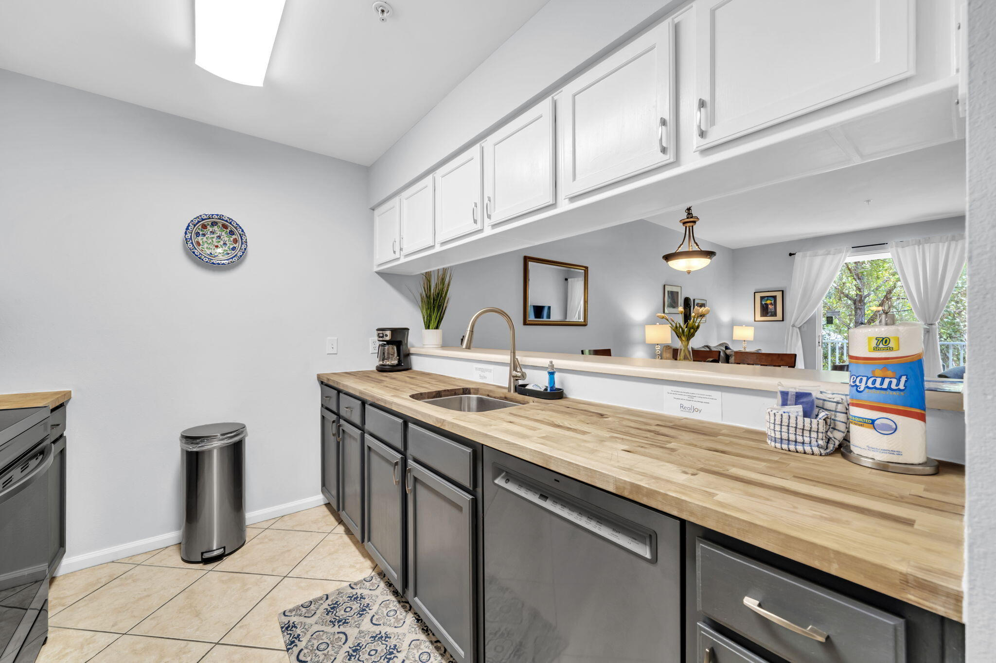 POINT OF VIEW CONDO - Residential