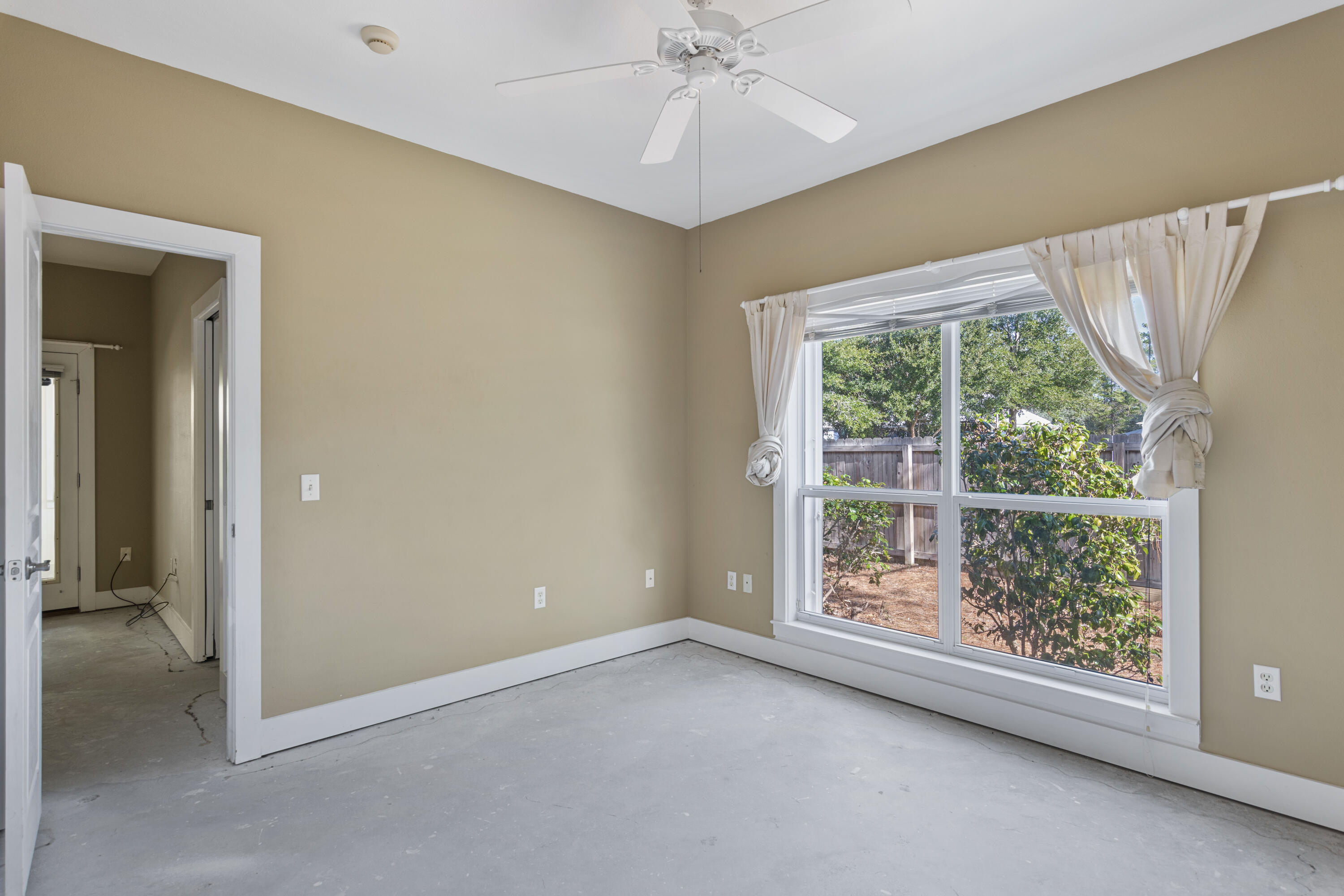 PELICAN BAY - Residential