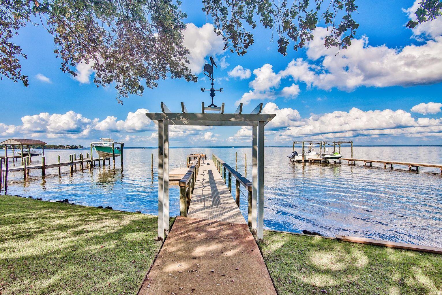 PELICAN BAY - Residential