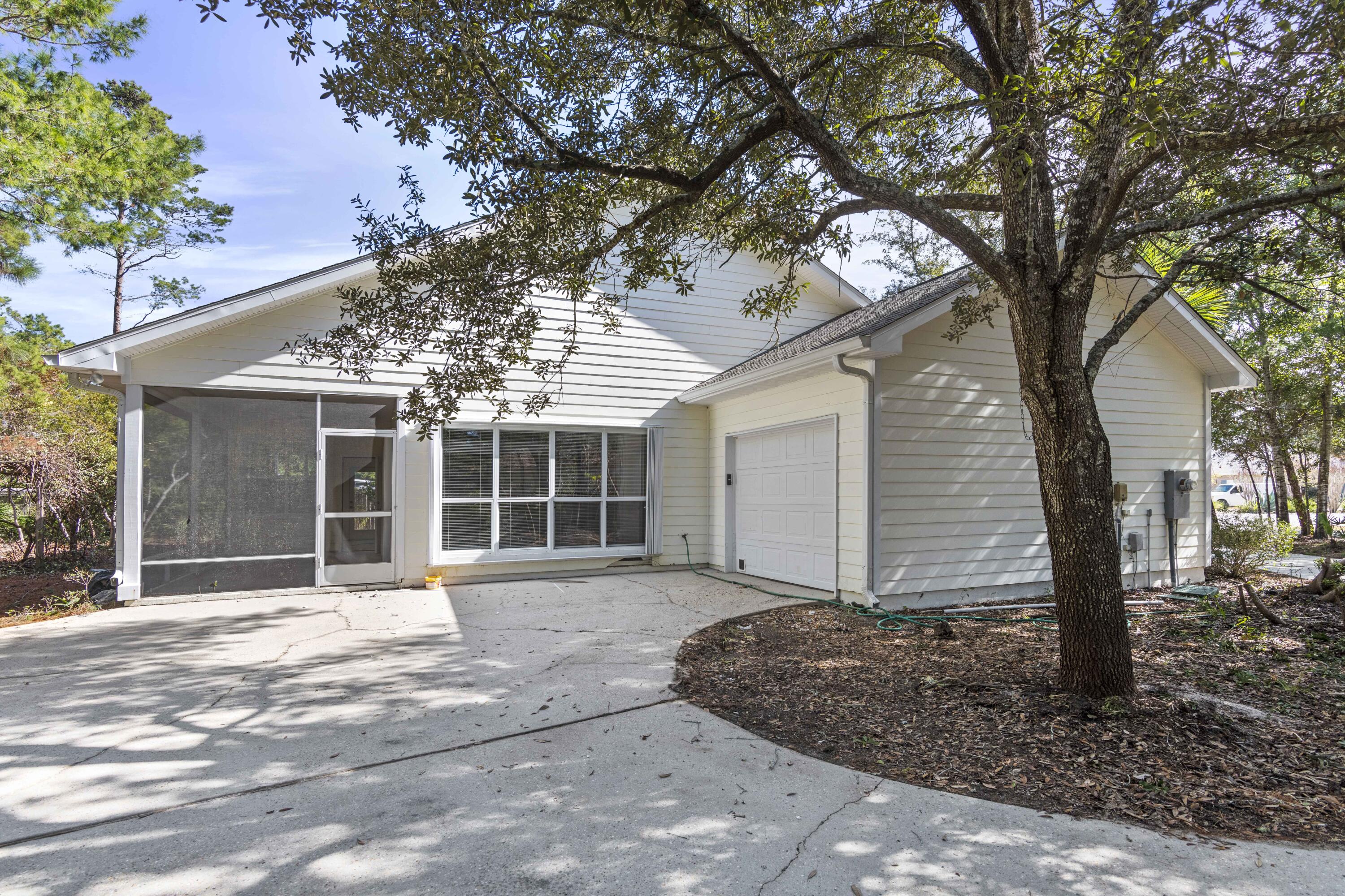 PELICAN BAY - Residential