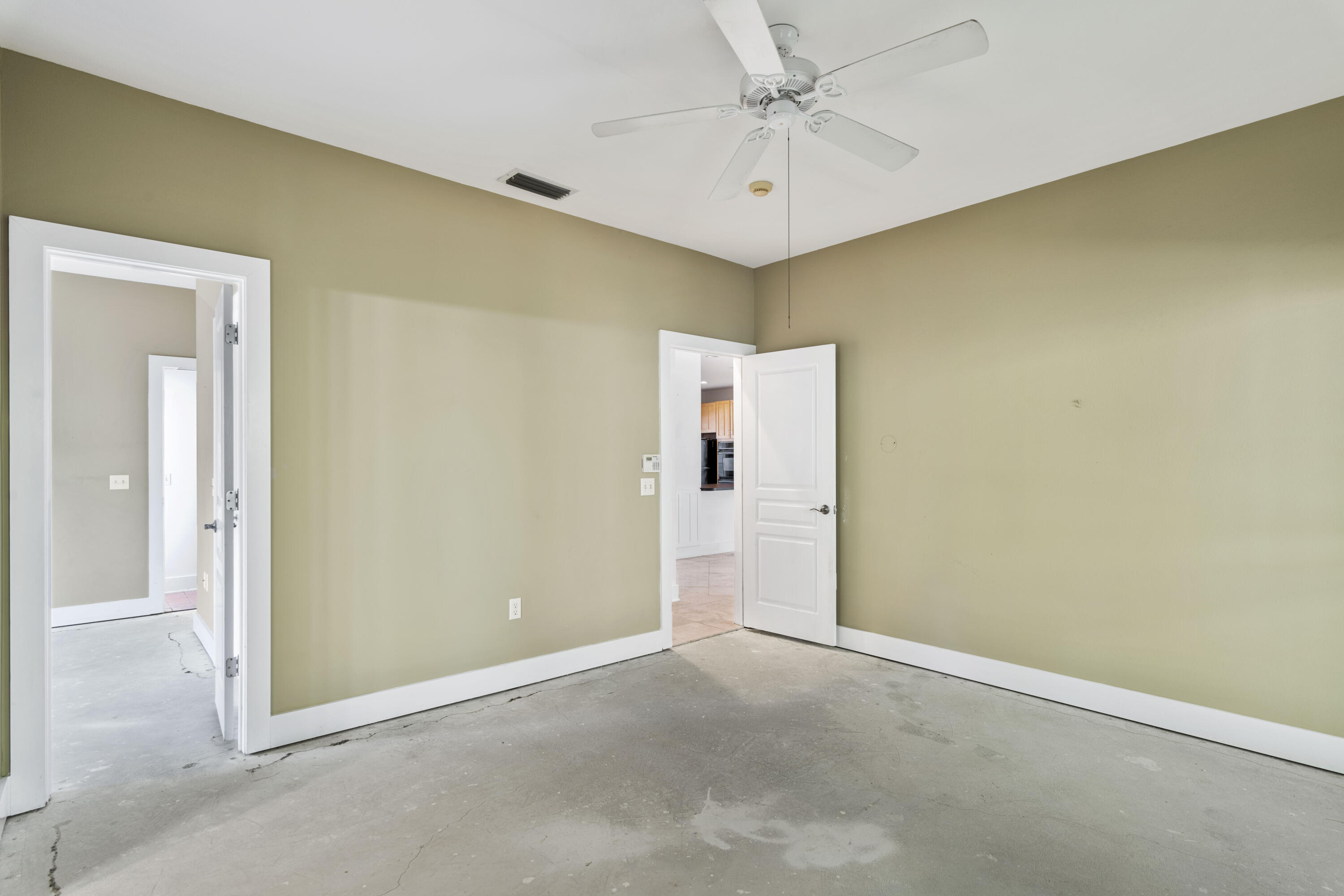 PELICAN BAY - Residential