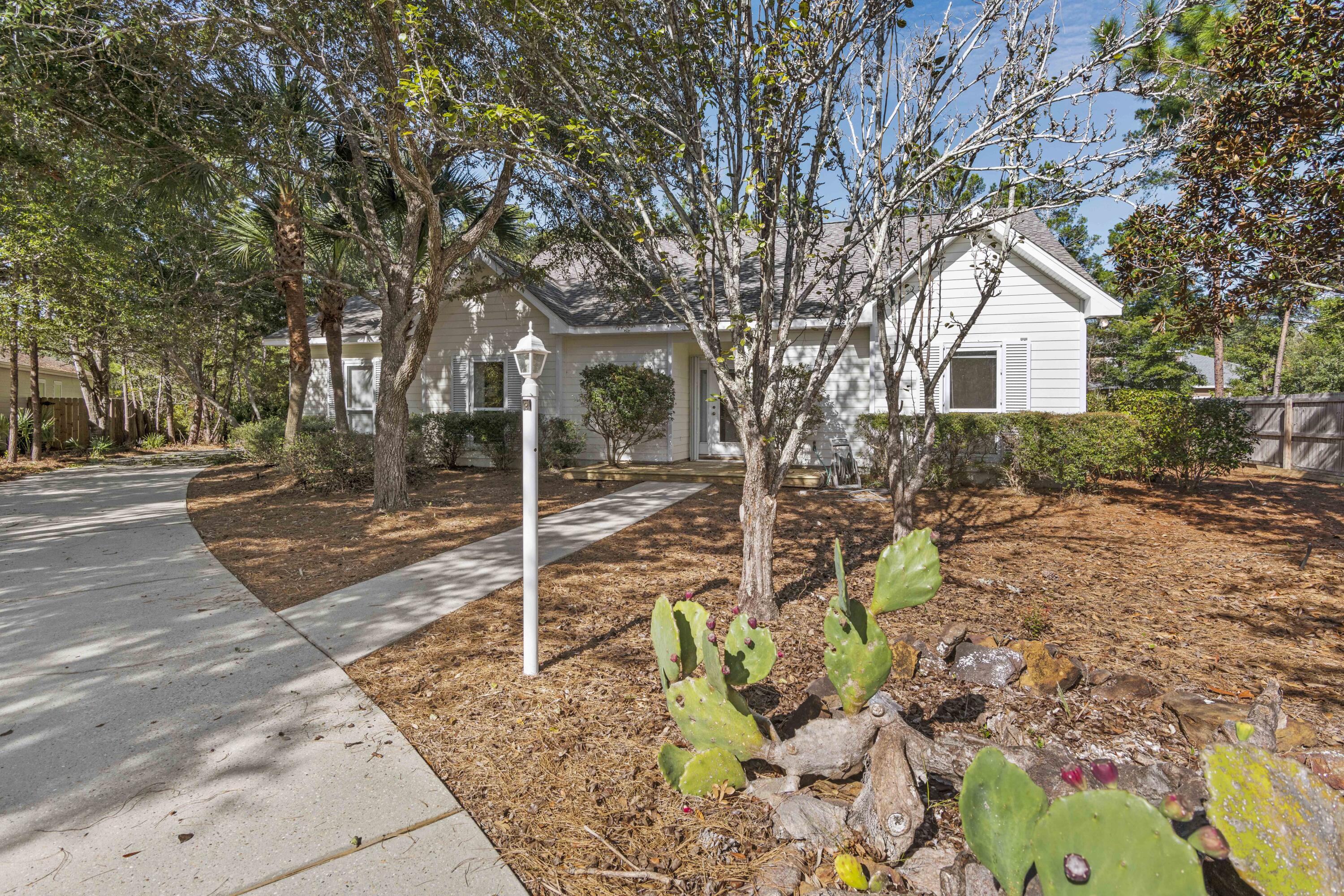 PELICAN BAY - Residential