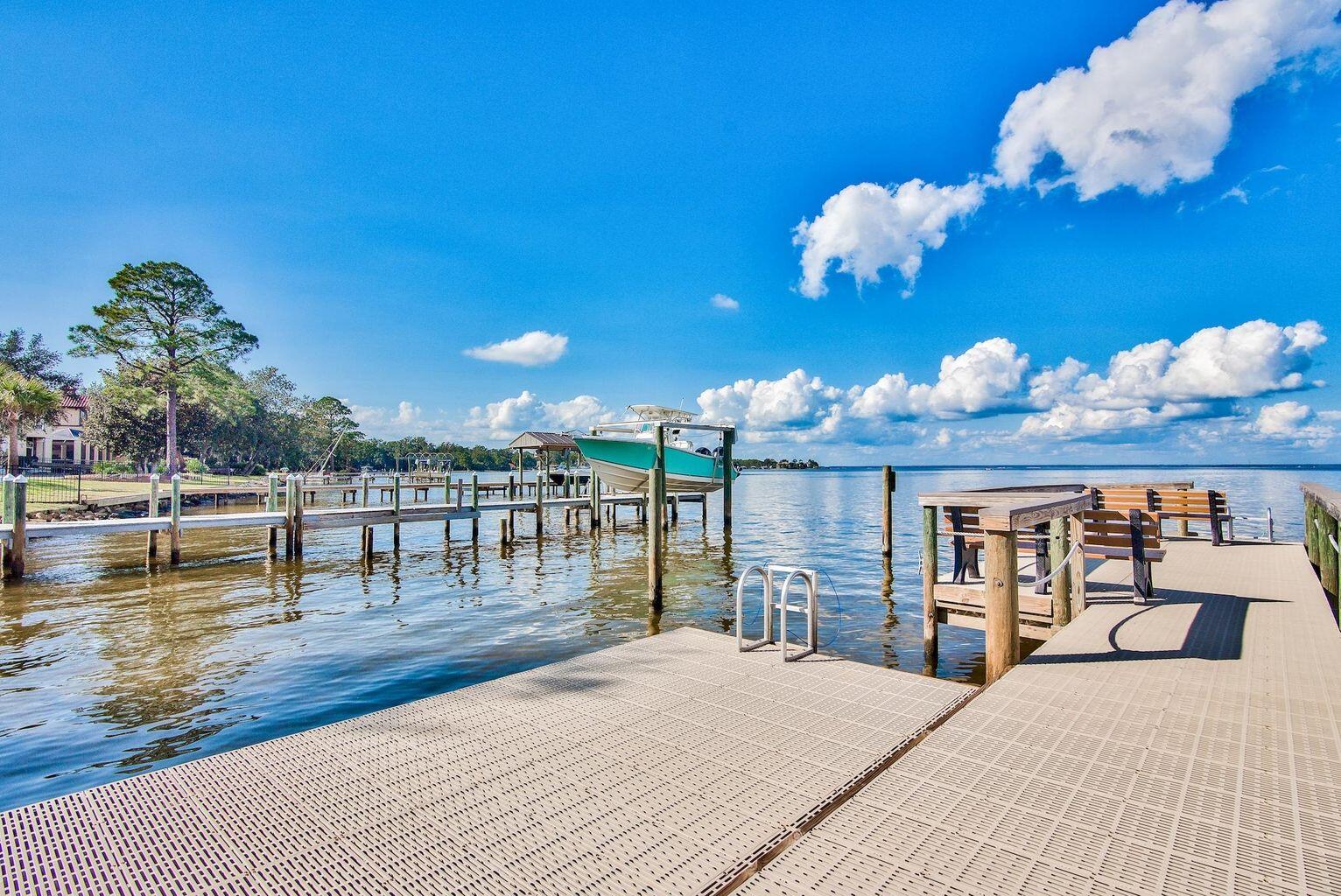 PELICAN BAY - Residential