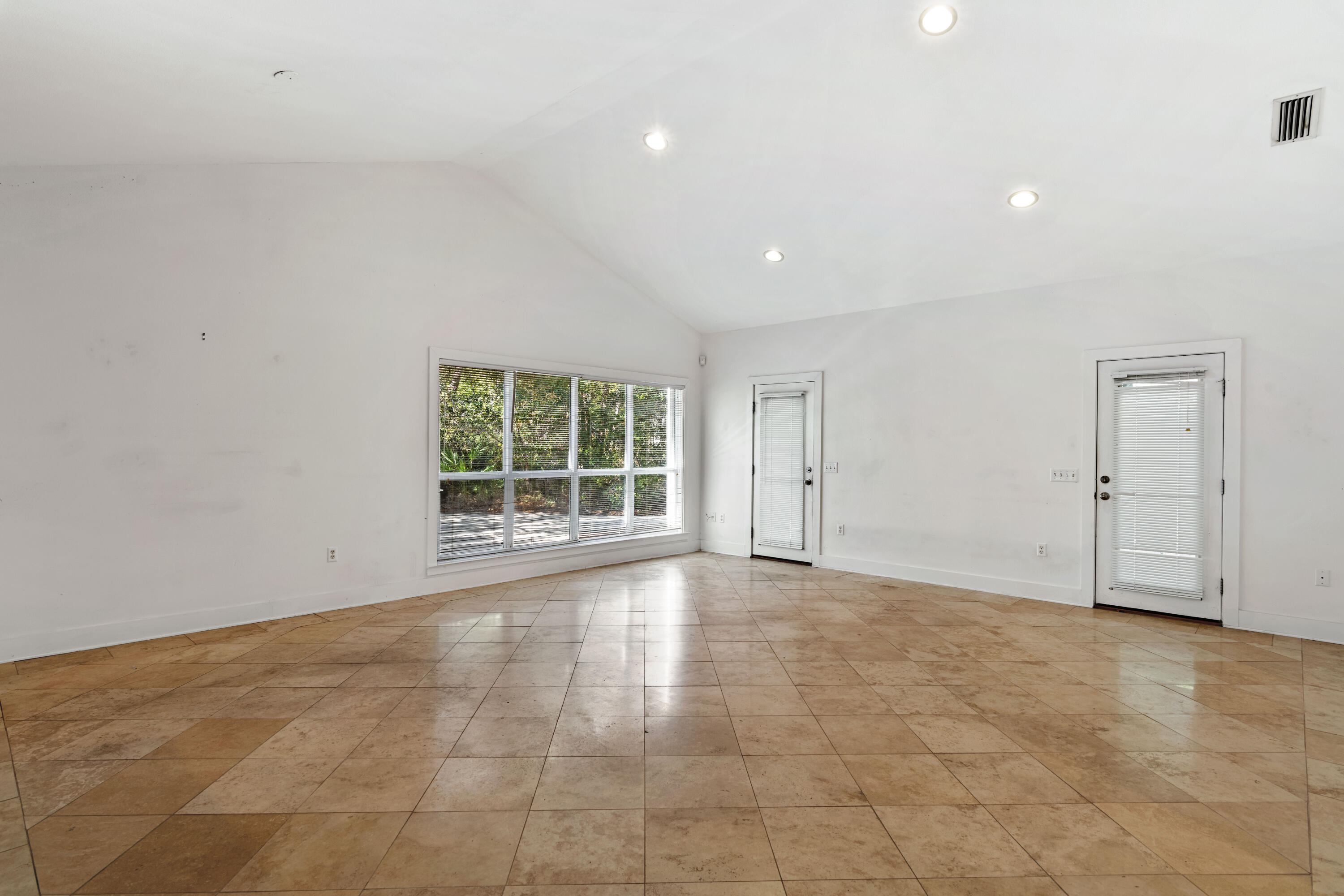 PELICAN BAY - Residential