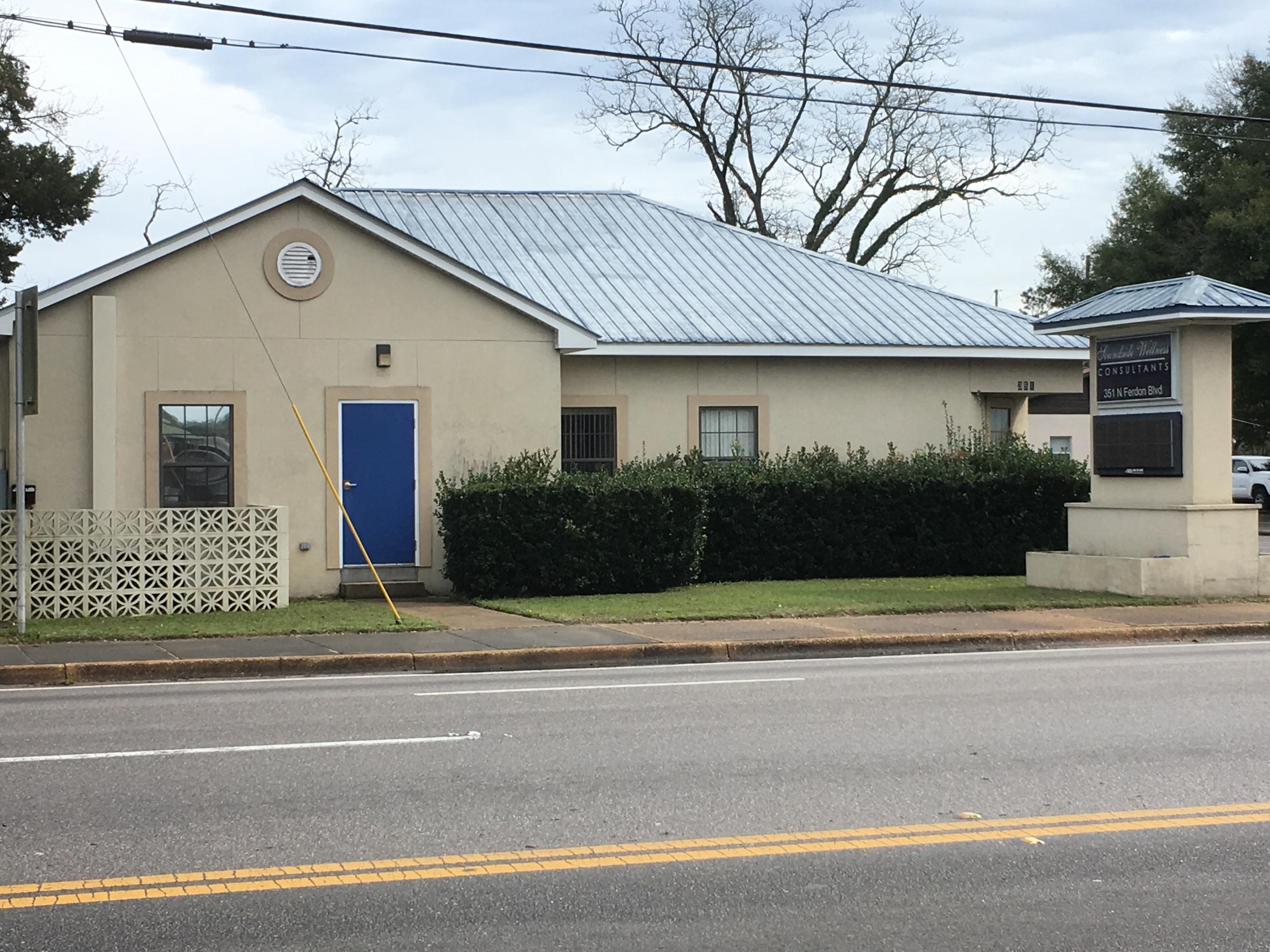 Located across the street from the Courthouse!!! Great visibility and plenty of parking