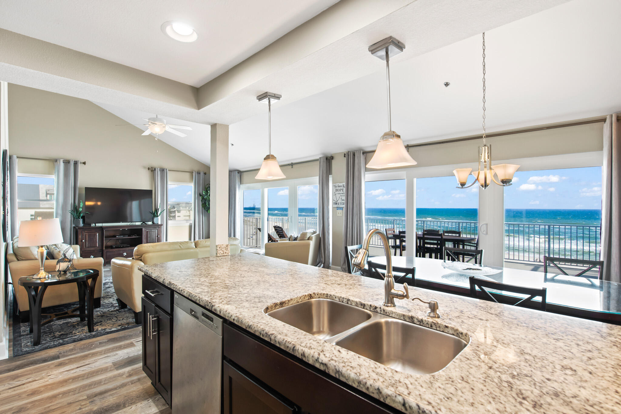 COMMODORE'S RETREAT LIMITED CONDO - Residential