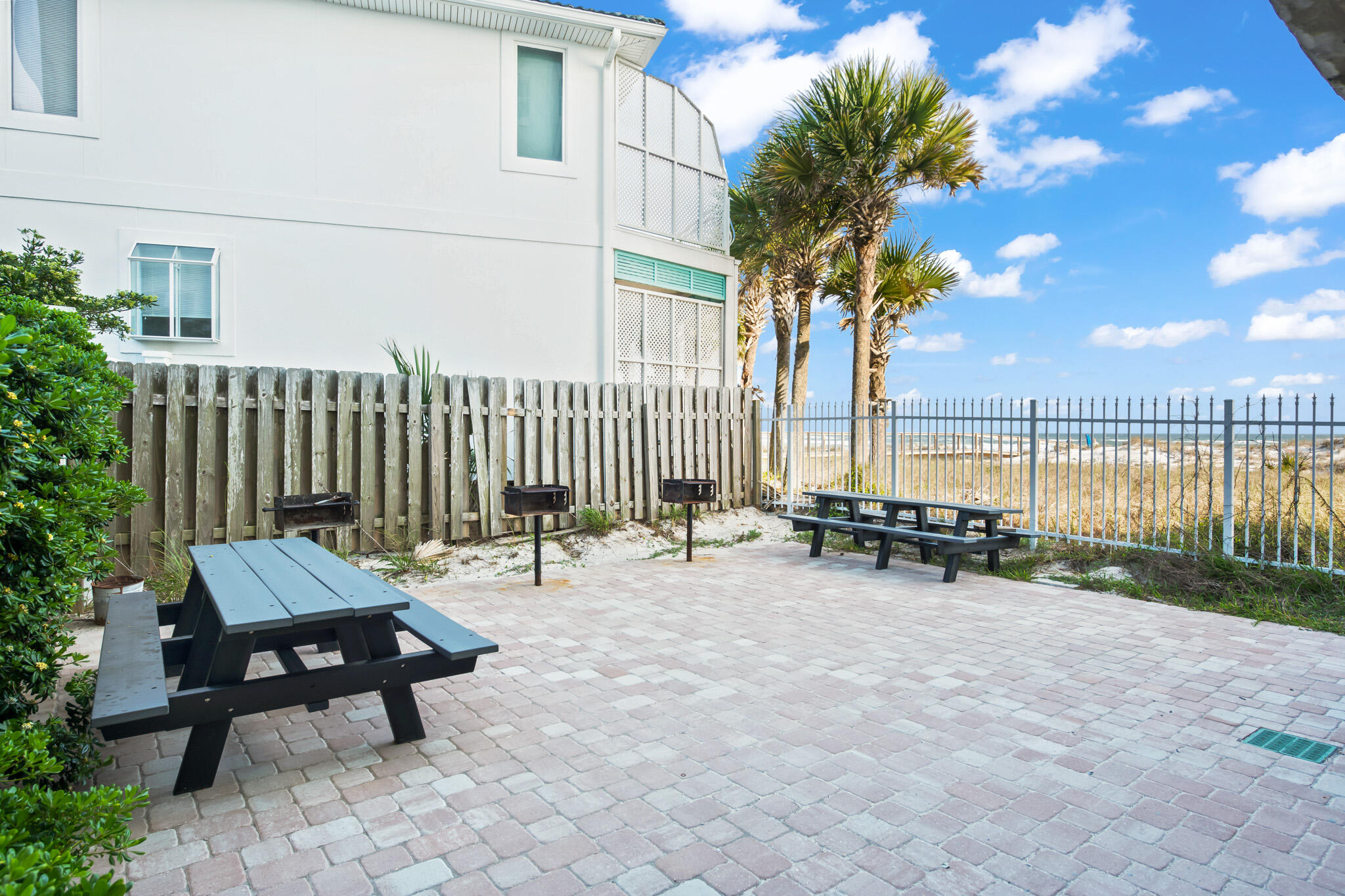 COMMODORE'S RETREAT LIMITED CONDO - Residential