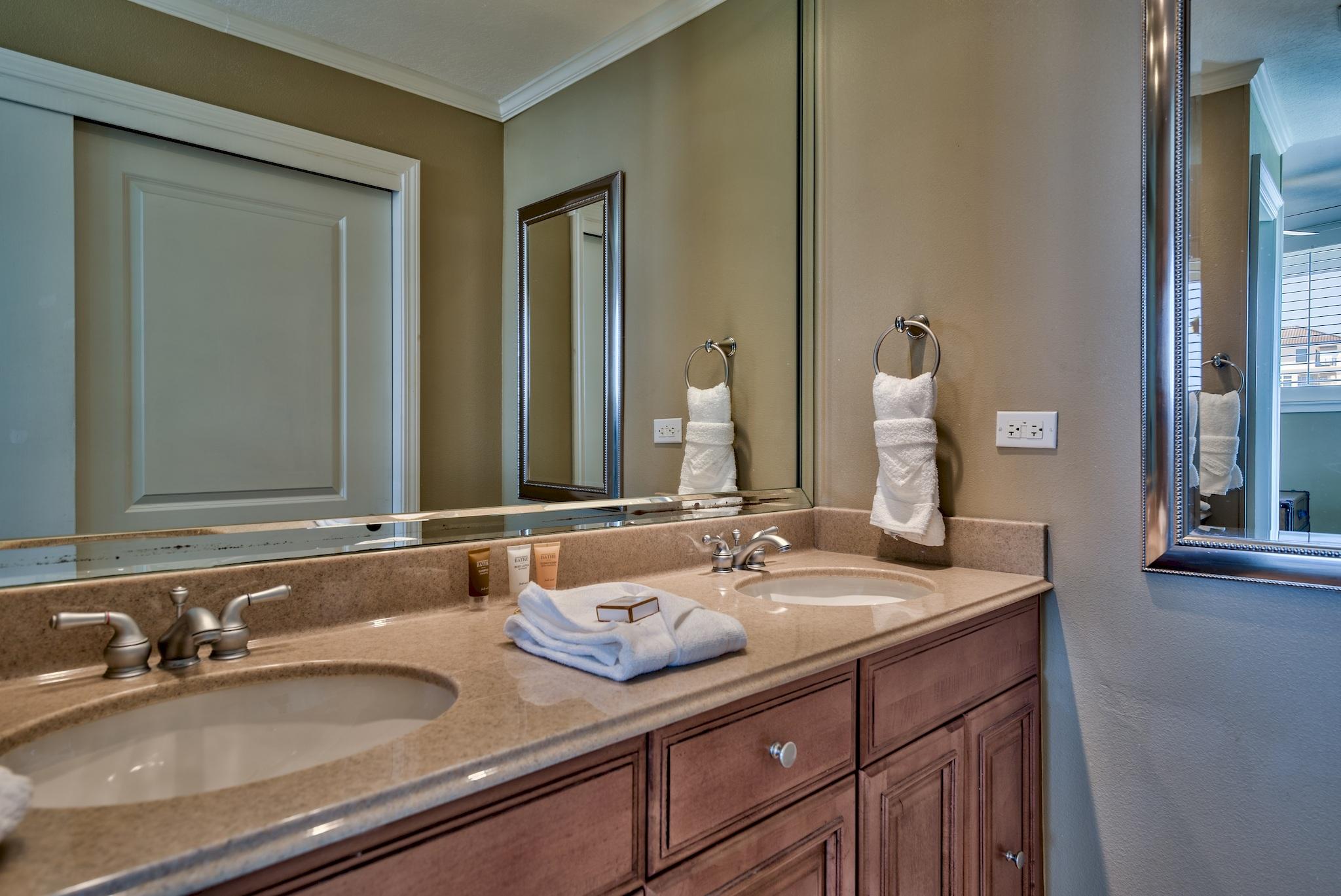 MAINSAIL CONDO PH 1 - Residential