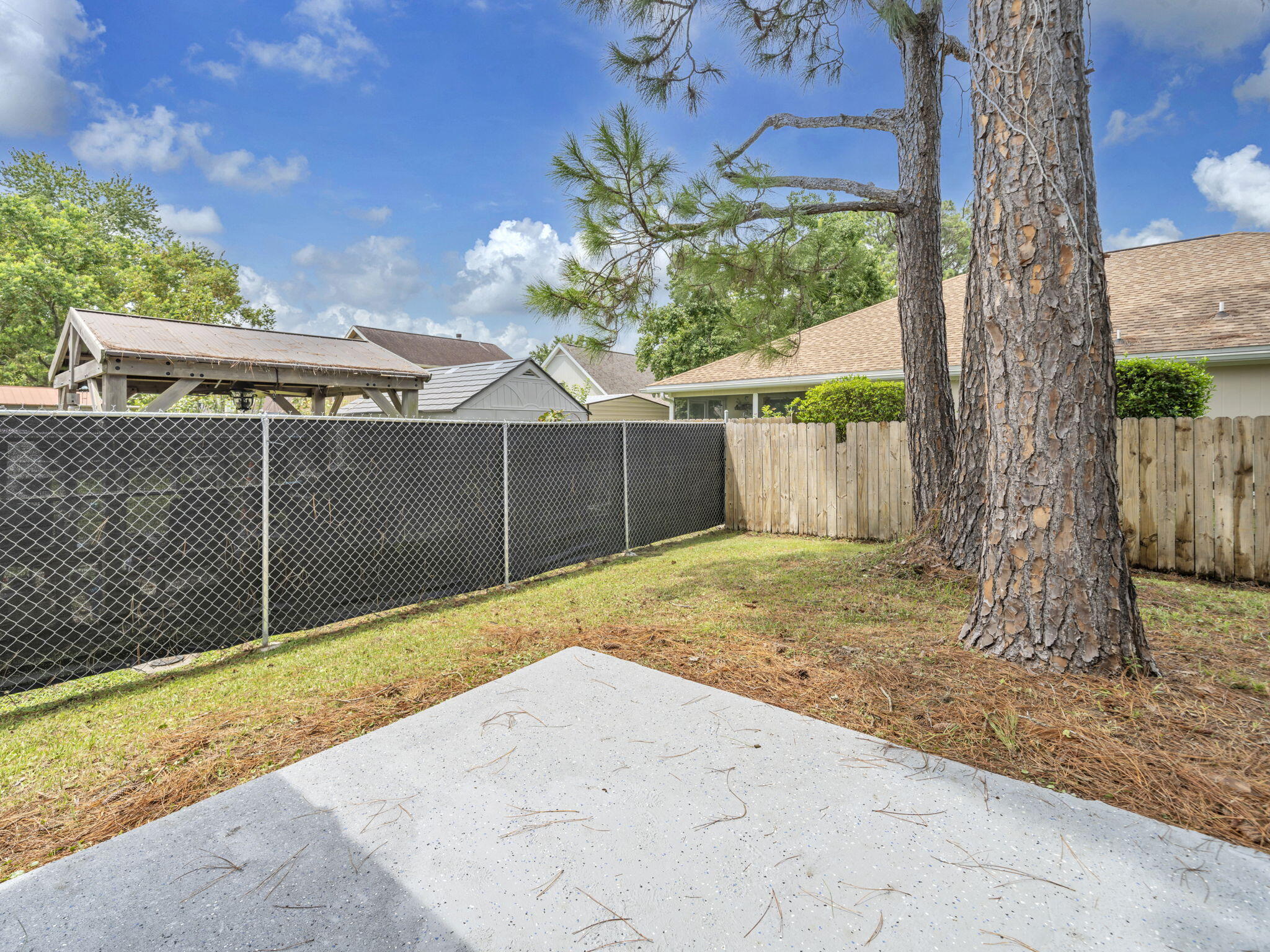 SADDLE CREEK - Residential