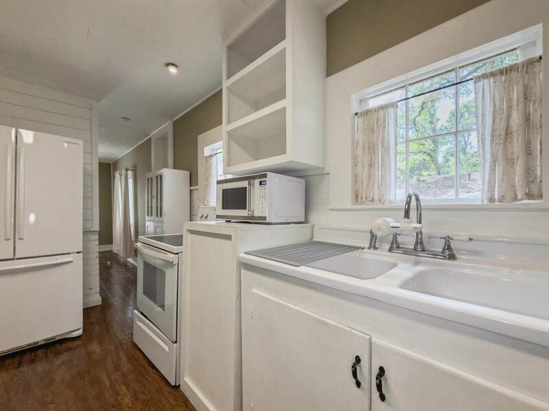 CRESTVIEW - Residential