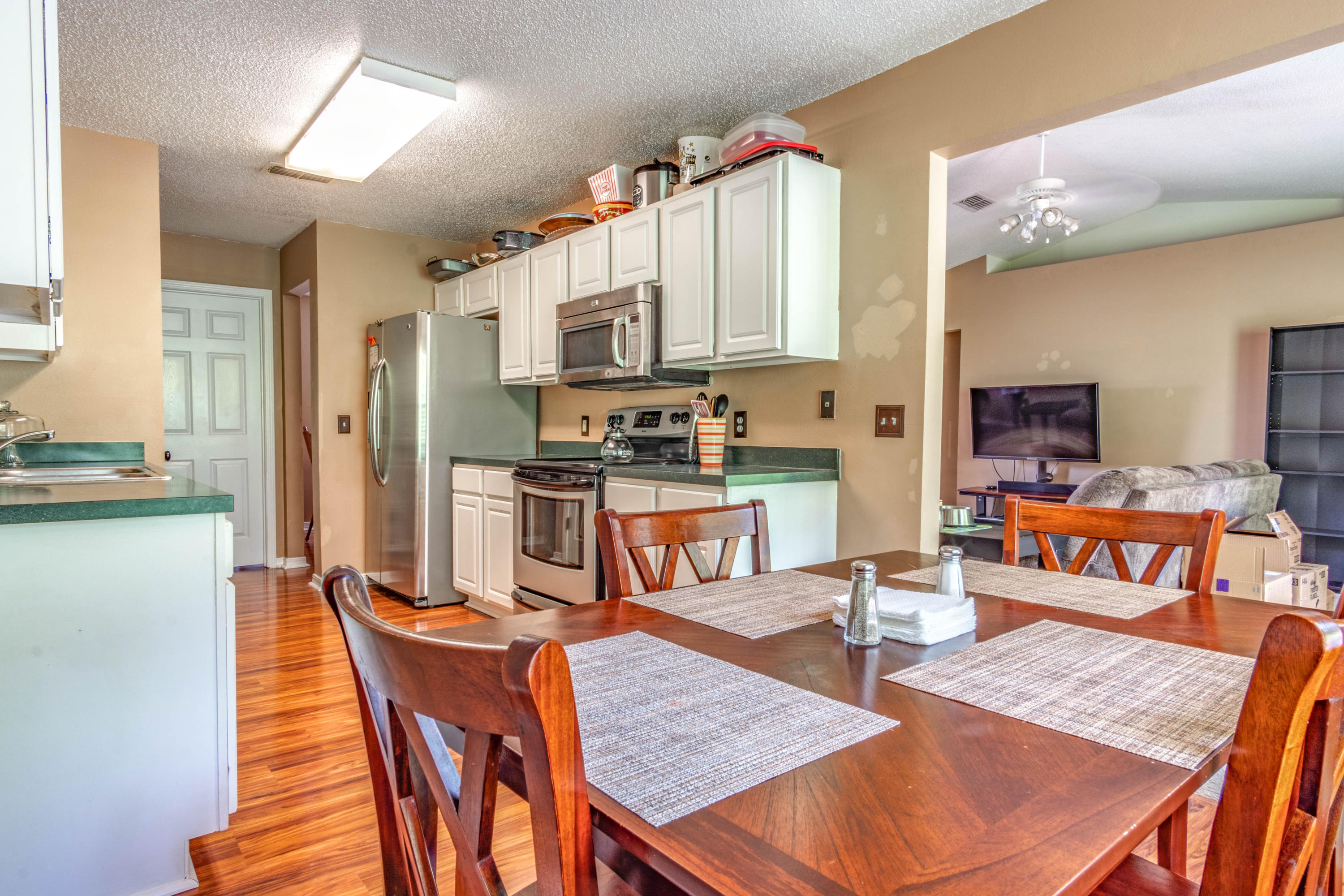 COUNTRYVIEW ESTATES 10TH ADDN - Residential