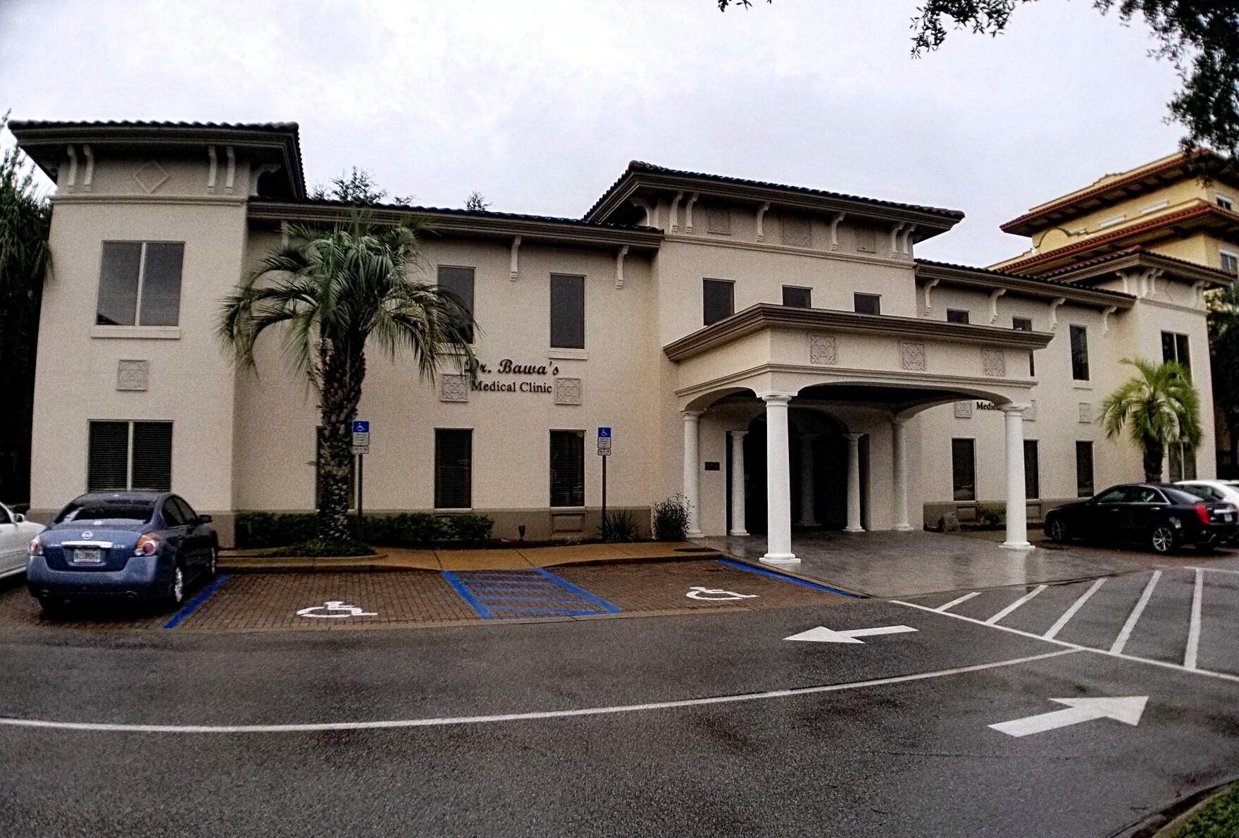 Class ''A'' professional office space located in the most central office complex in Destin, Regatta Commons. This second-floor unit of 642sq feet located above Dr. Nitin Bawa's medical practice offices on the first floor with ready to move-in offices for the professional needing prime space in the center of Destin. Regatta Commons is centrally located in Destin's financial district near shopping centers, banks, residential communities of Regatta Bay and Kelly Plantation and Destin Middle. Landlord provides all utilities and maintenance with terms of the lease except for cable, internet, and telephone.