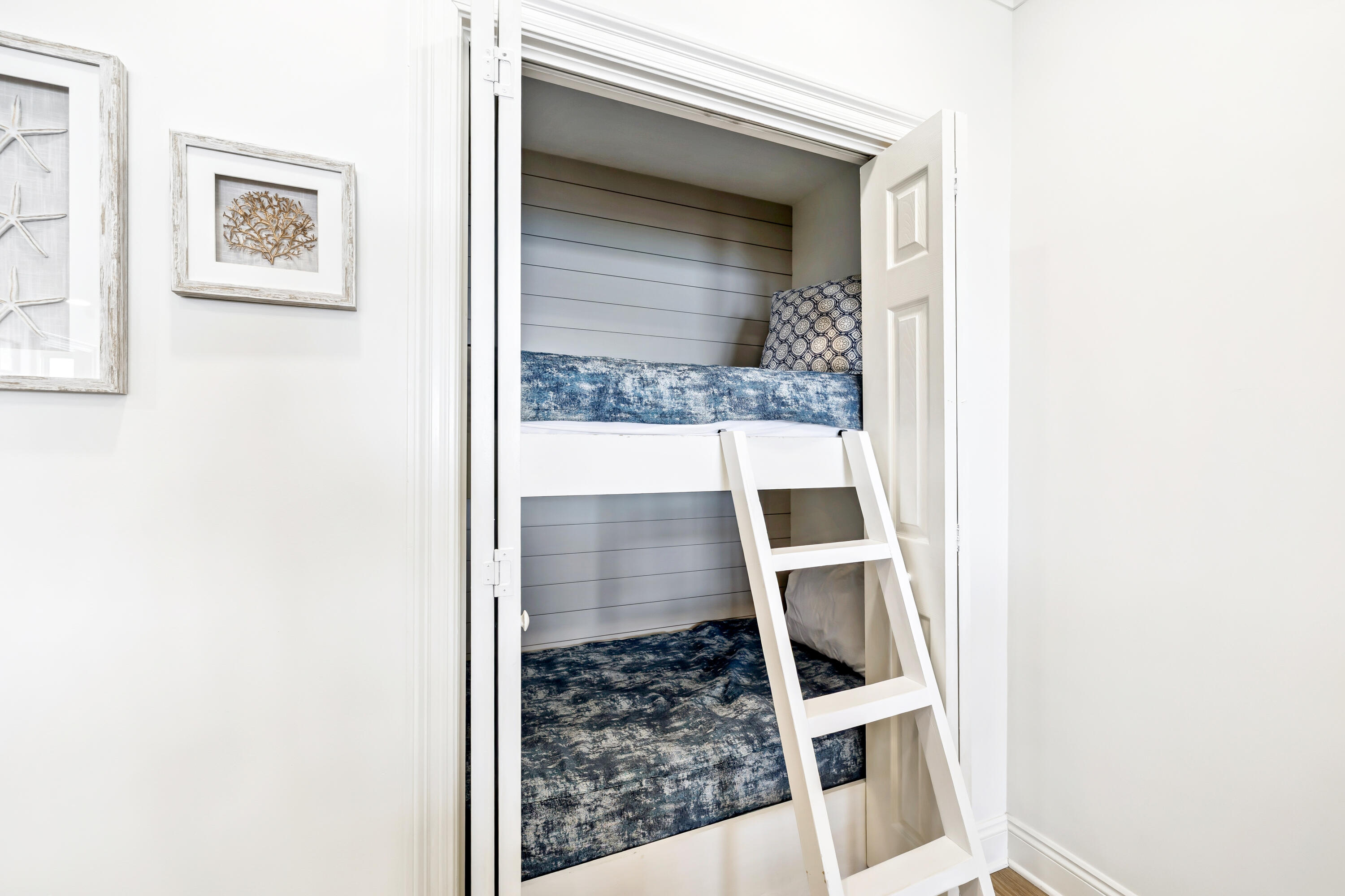 TREASURE ISLAND - Residential