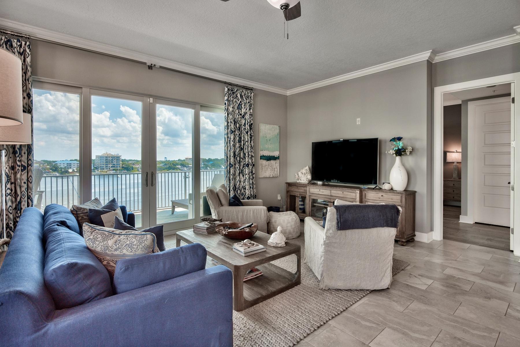 HARBOR LIGHTS - Residential