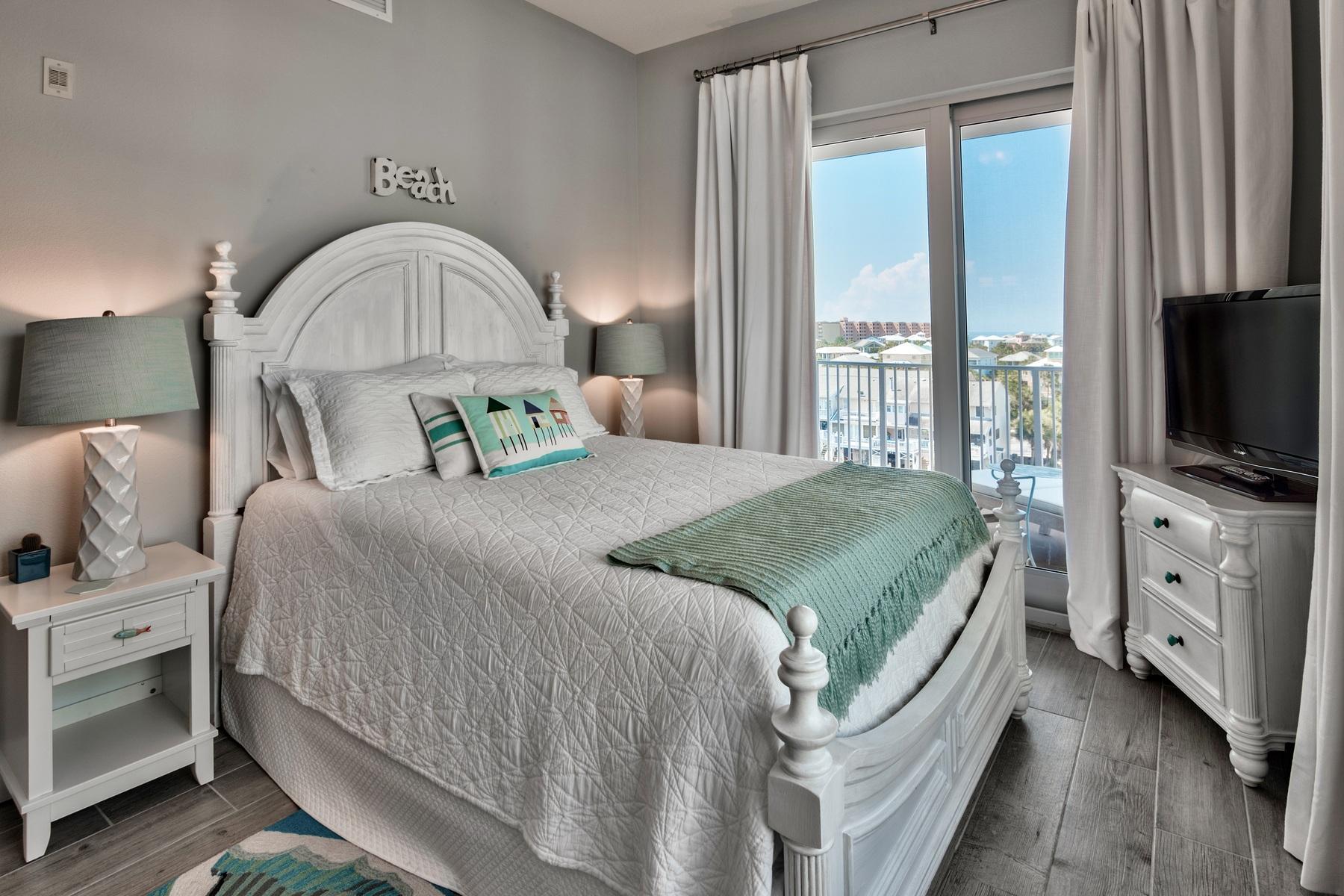 HARBOR LIGHTS - Residential