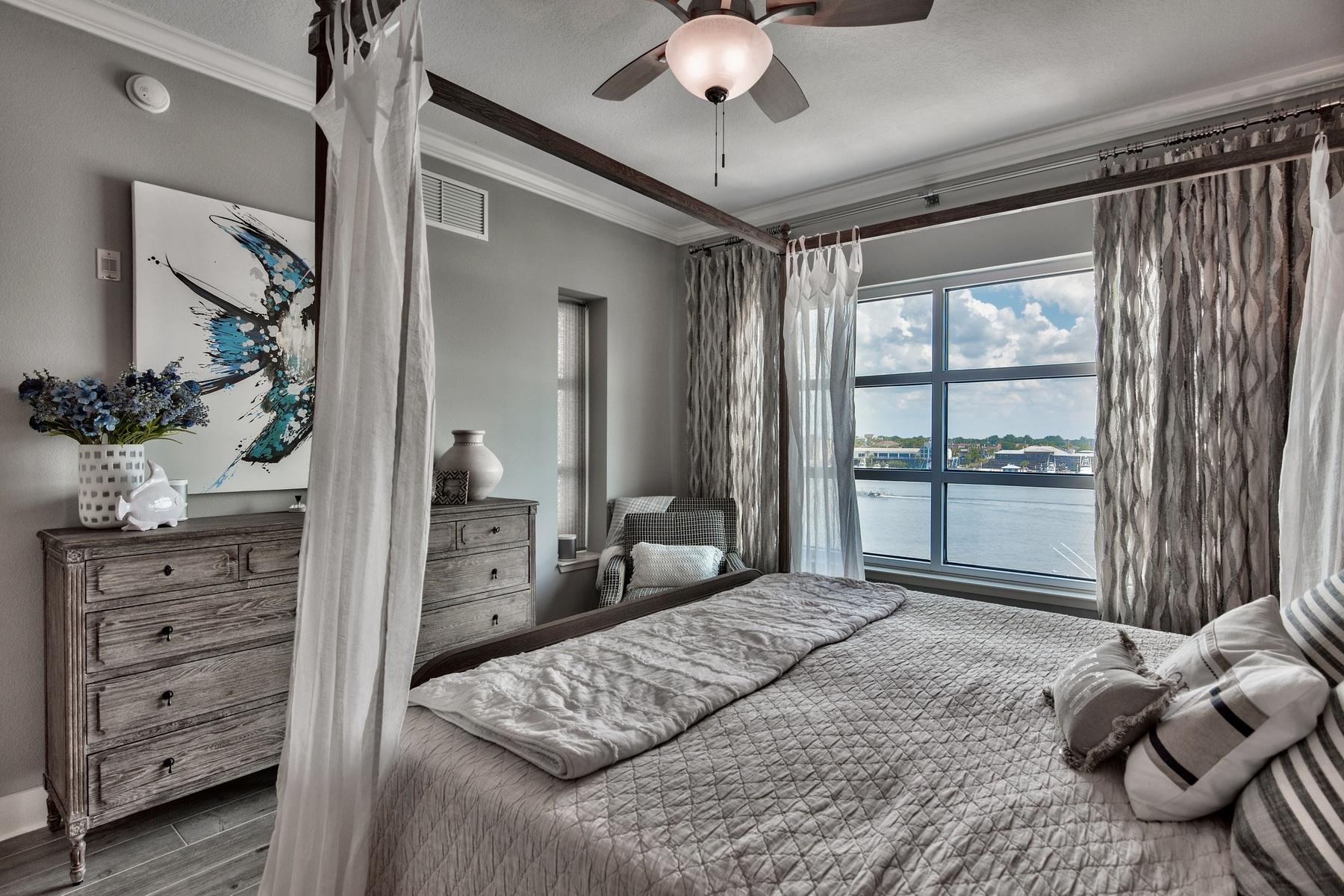 HARBOR LIGHTS - Residential