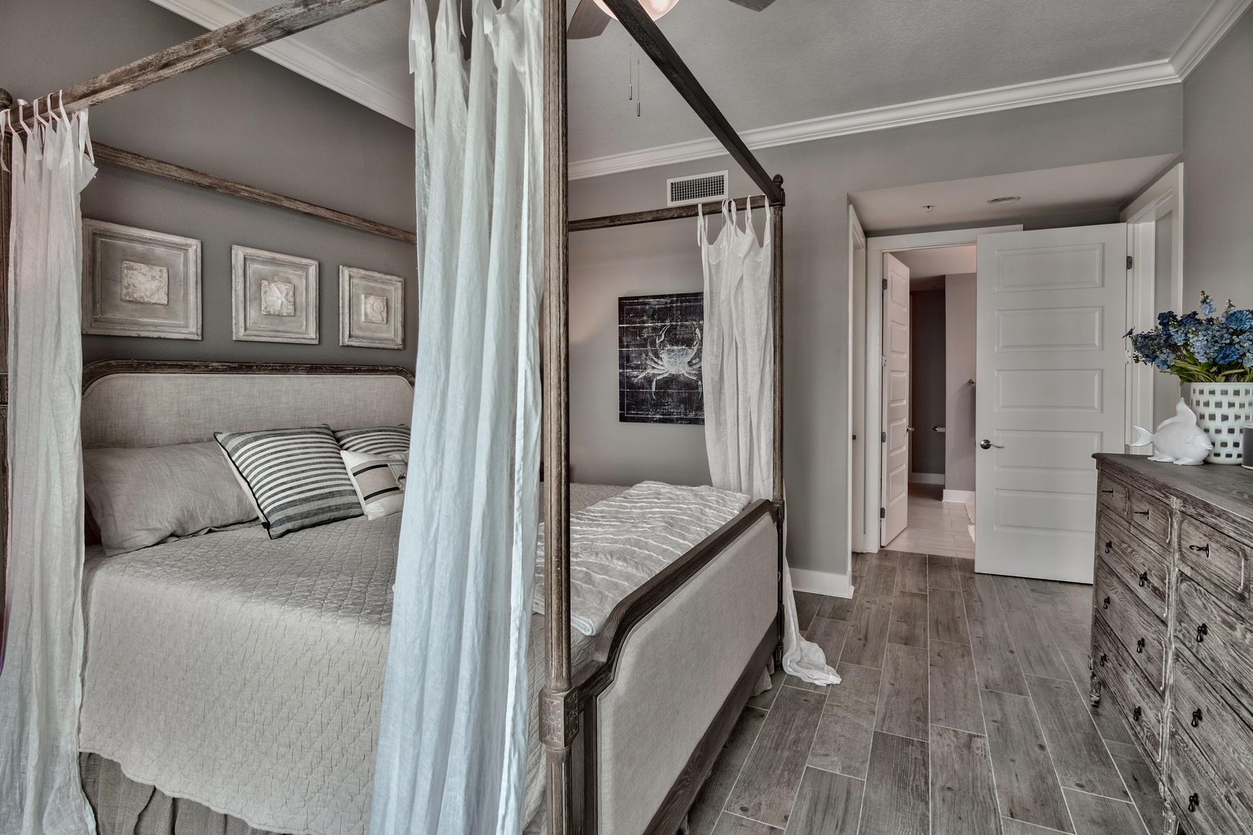 HARBOR LIGHTS - Residential