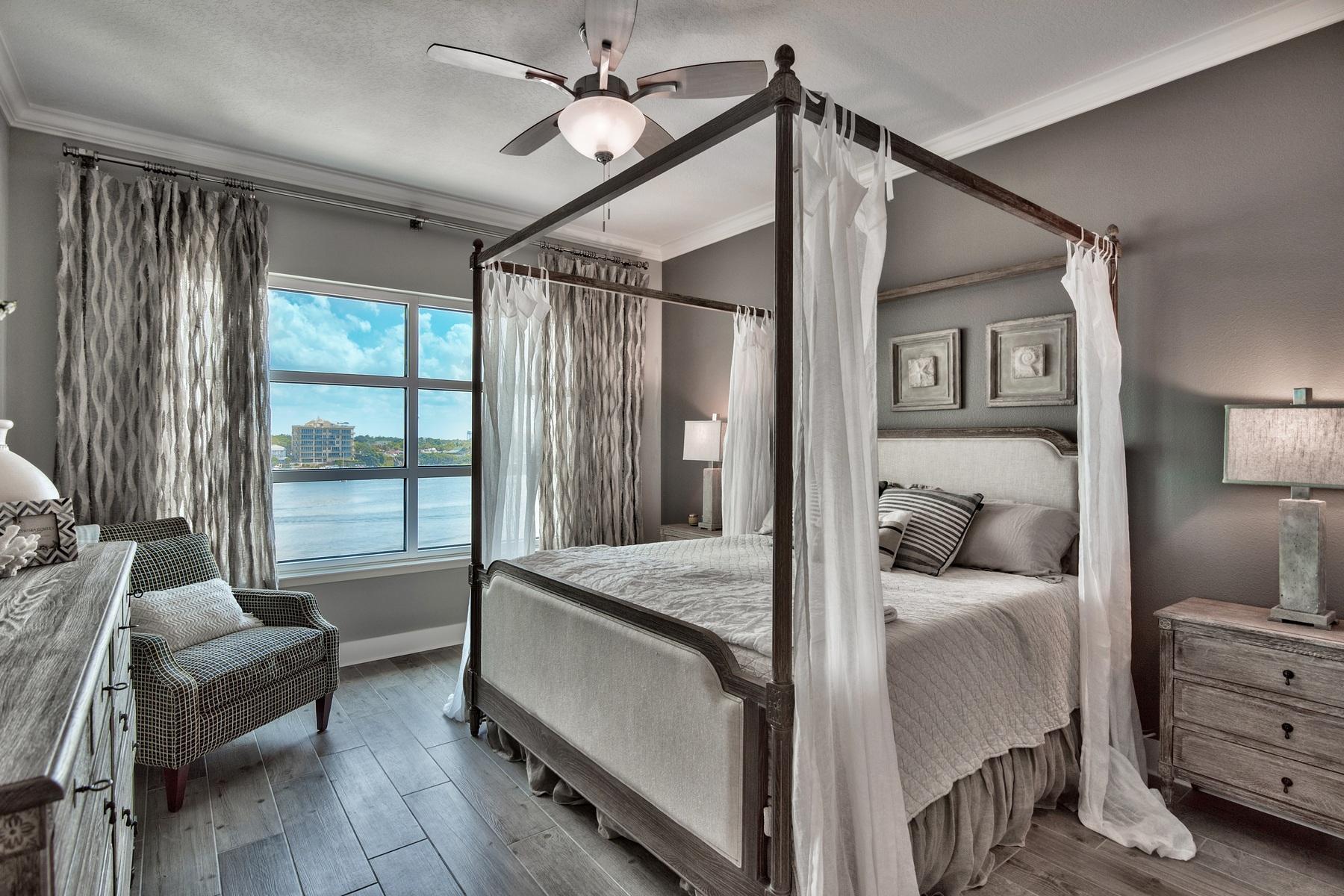 HARBOR LIGHTS - Residential