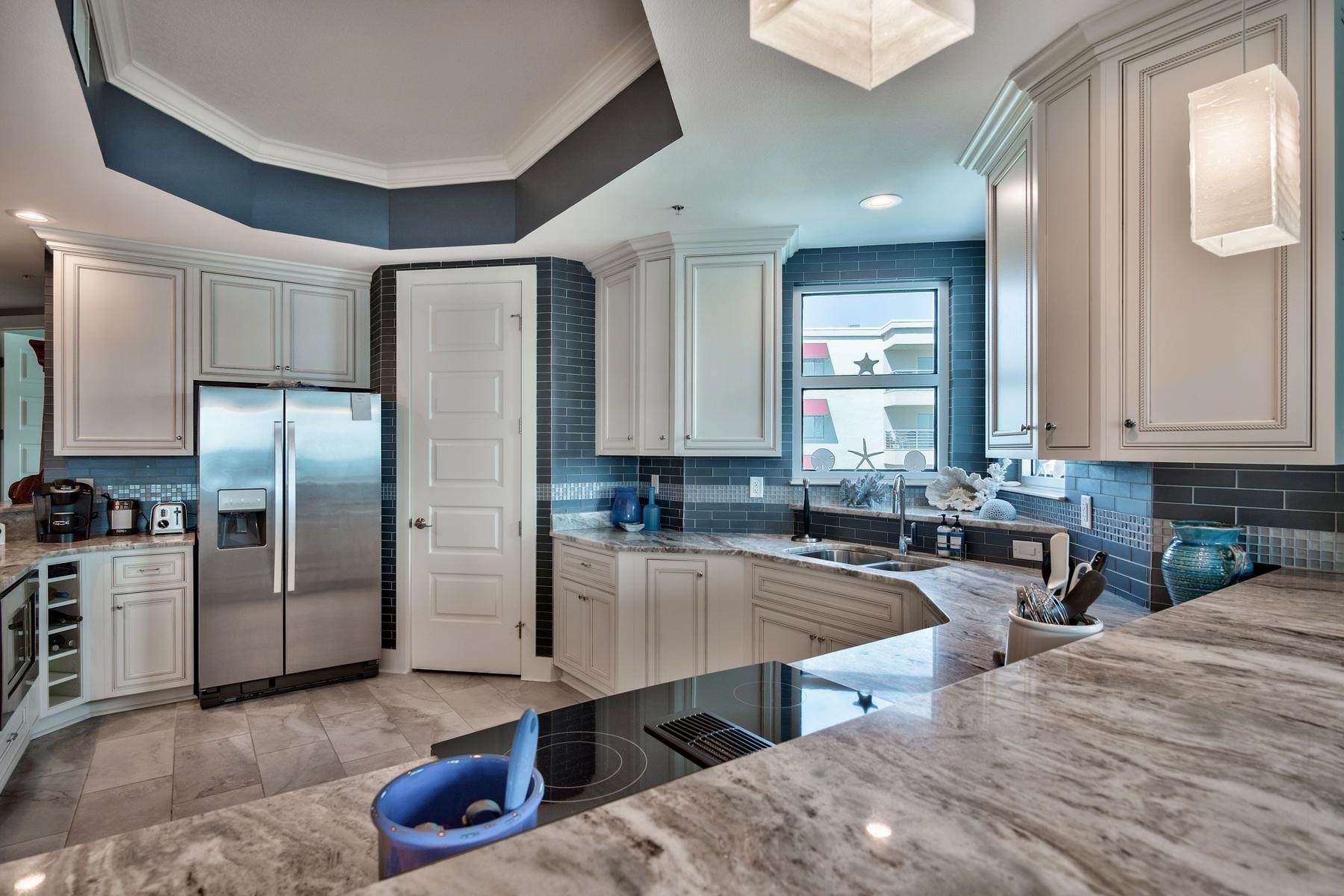 HARBOR LIGHTS - Residential