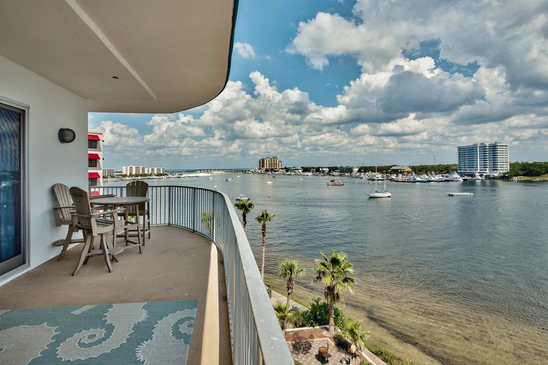 HARBOR LIGHTS - Residential