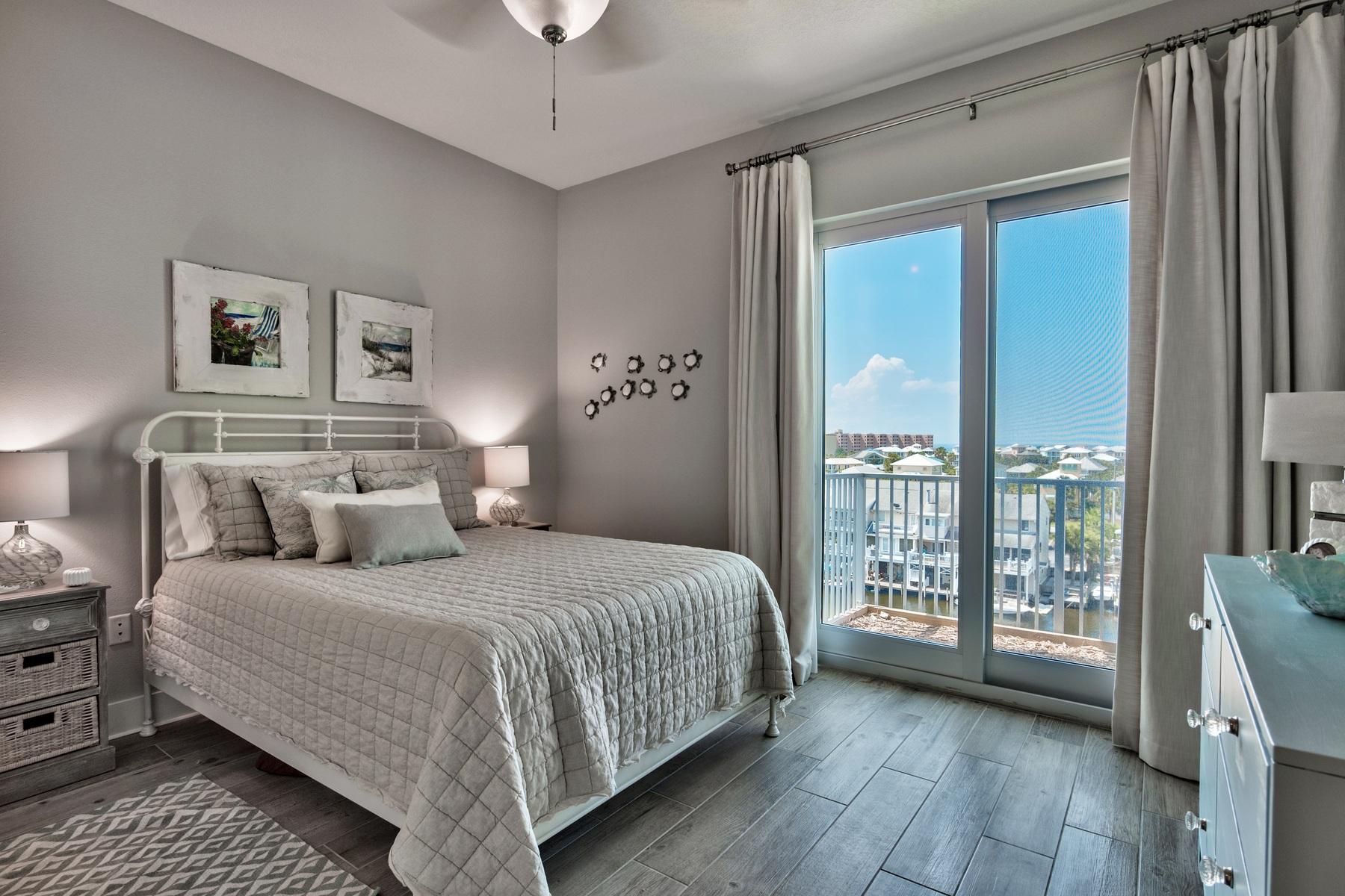 HARBOR LIGHTS - Residential