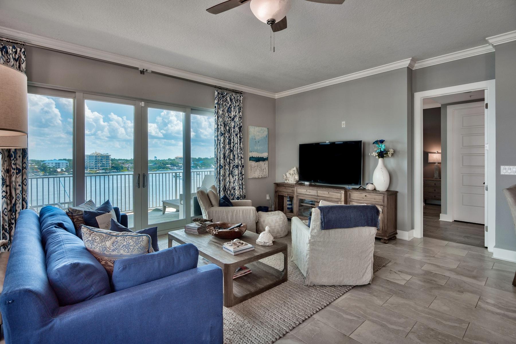 HARBOR LIGHTS - Residential