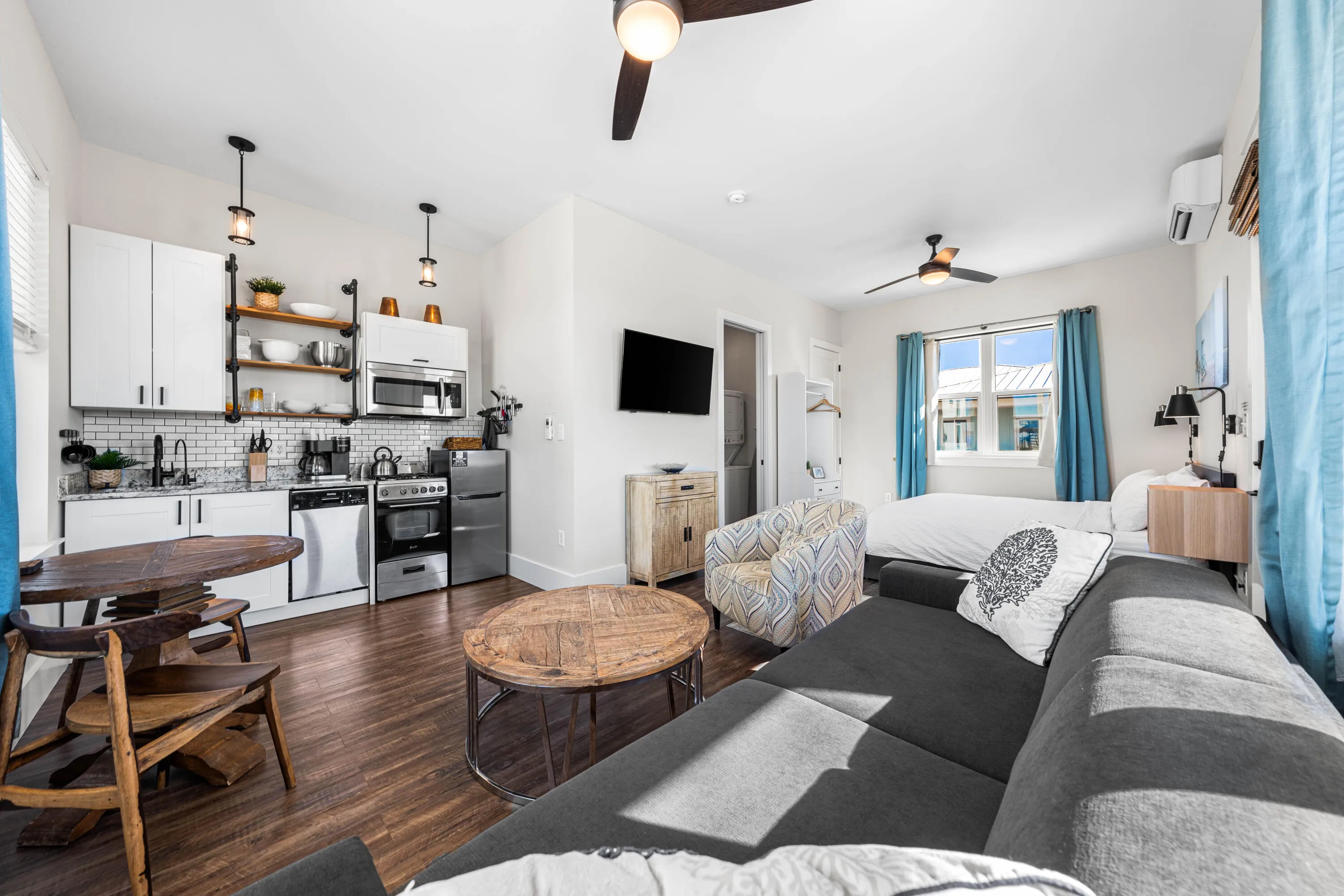 Navarre, Florida 32566, United States, 4 Bedrooms Bedrooms, ,4 BathroomsBathrooms,Residential,Active,79369