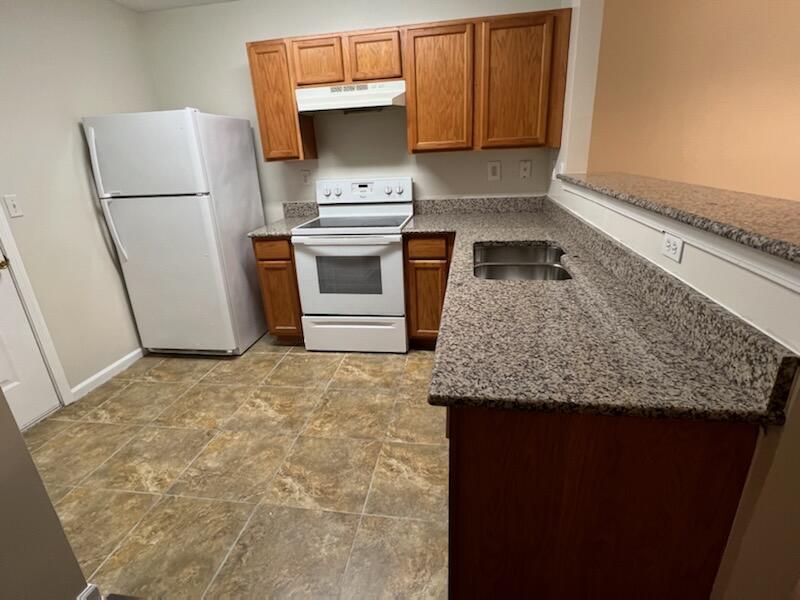 ROLLING PINES - Residential Lease