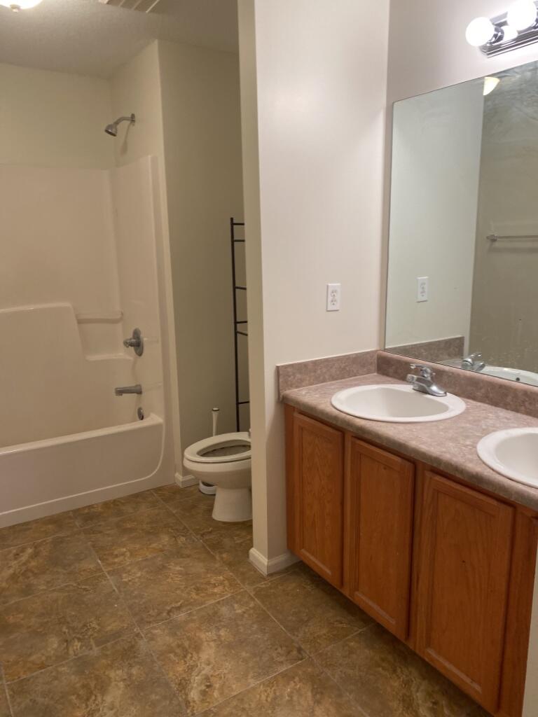 ROLLING PINES - Residential Lease