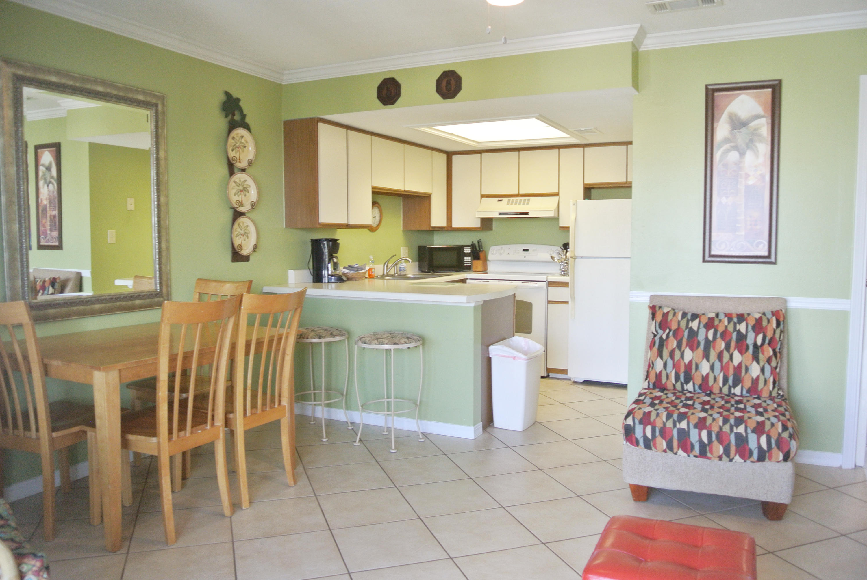 SUMMER BREEZE CONDO - Residential