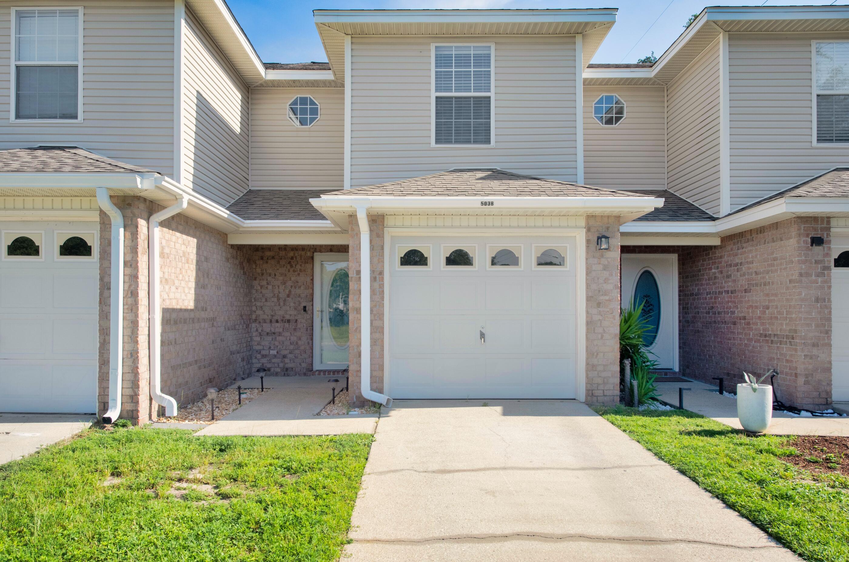 HOUSTON MANOR - Residential