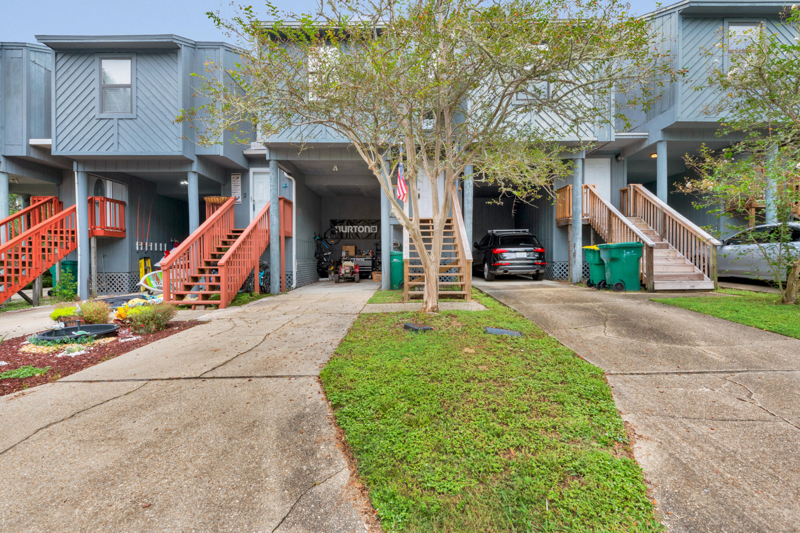 Beautifully renovated townhome in the heart of Niceville with a view of the Rocky Bayou leading into the Choctawhatchee Bay. This townhome offers an exterior deck, granite countertops in kitchen/primary bathroom, stainless steel appliances, upgraded flooring, as well as covered parking! This townhome is tucked away near shopping and restaurants. The home makes a wonderful investment home or primary residence!