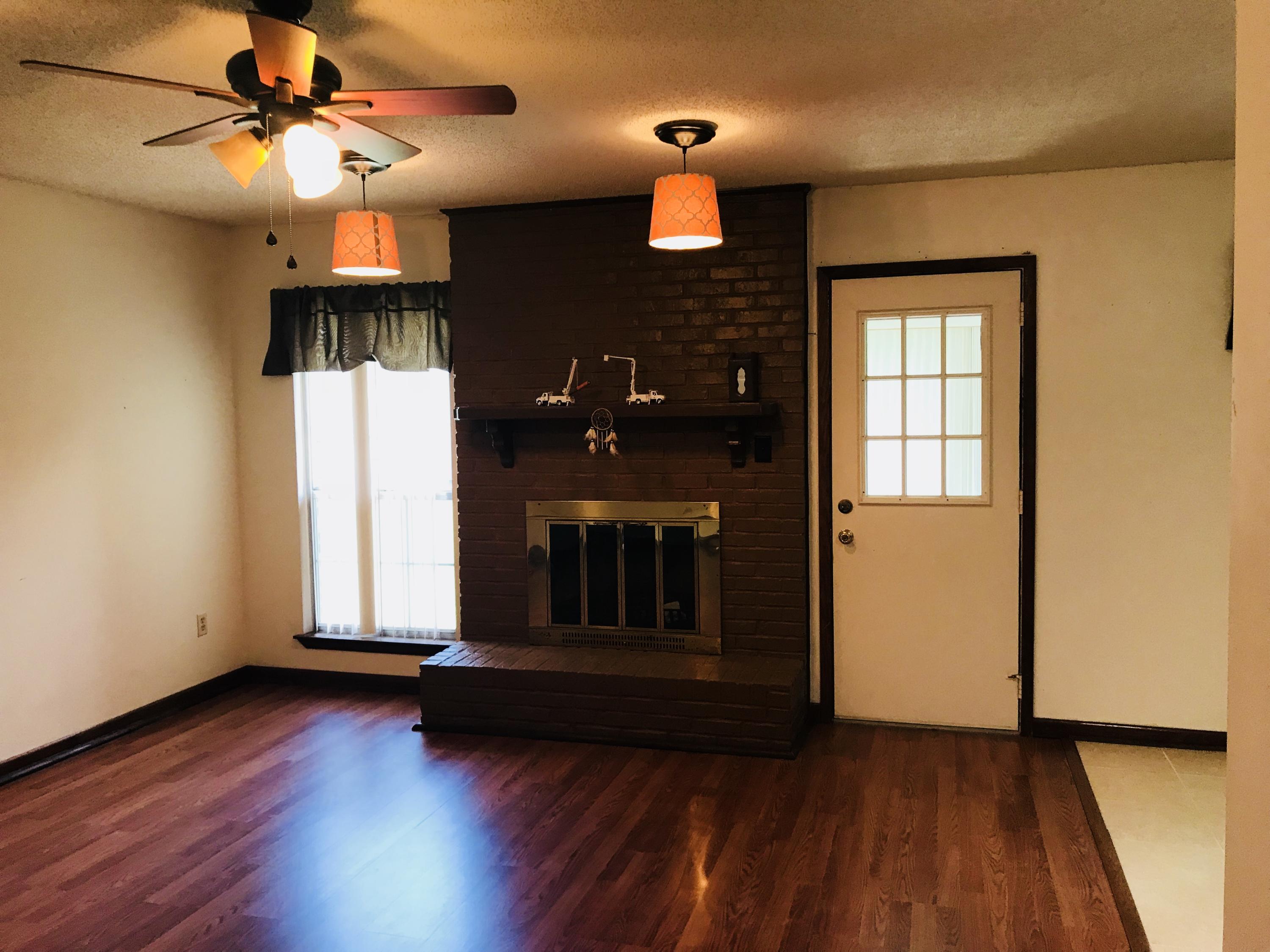 VALPARAISO PINECREST 2 - Residential Lease