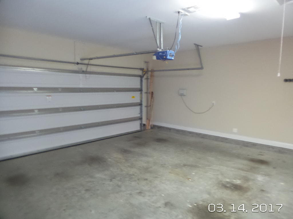 ROLLING RIDGE - Residential Lease