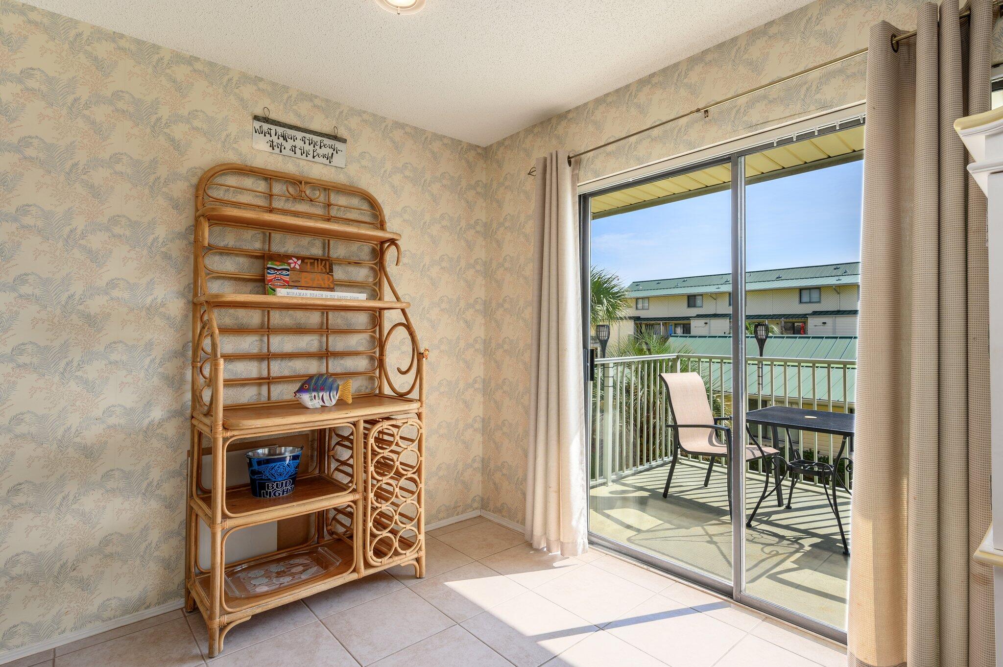 SANDPRINTS CONDO - Residential