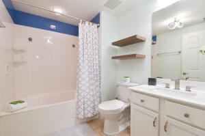 THE PALMS OF DESTIN - Residential Lease
