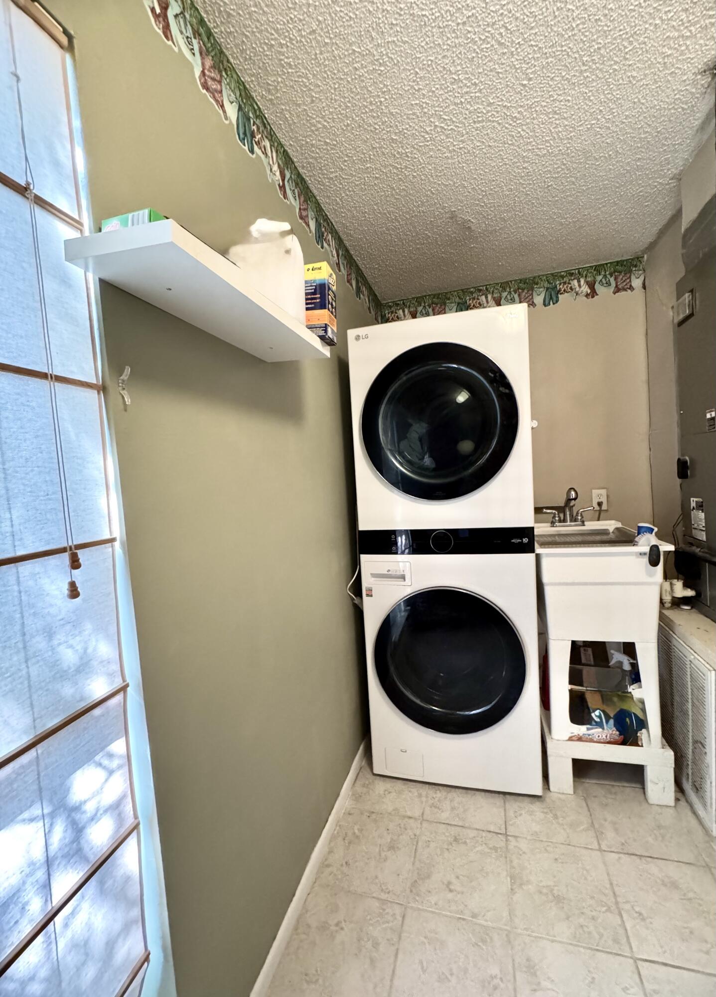 KELL-AIR GARDENS - Residential Lease