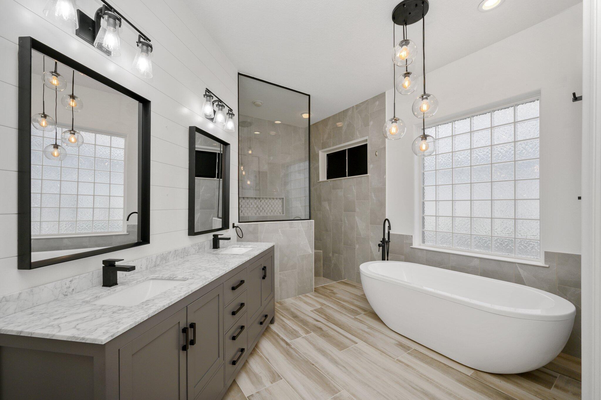 REGATTA BAY - Residential