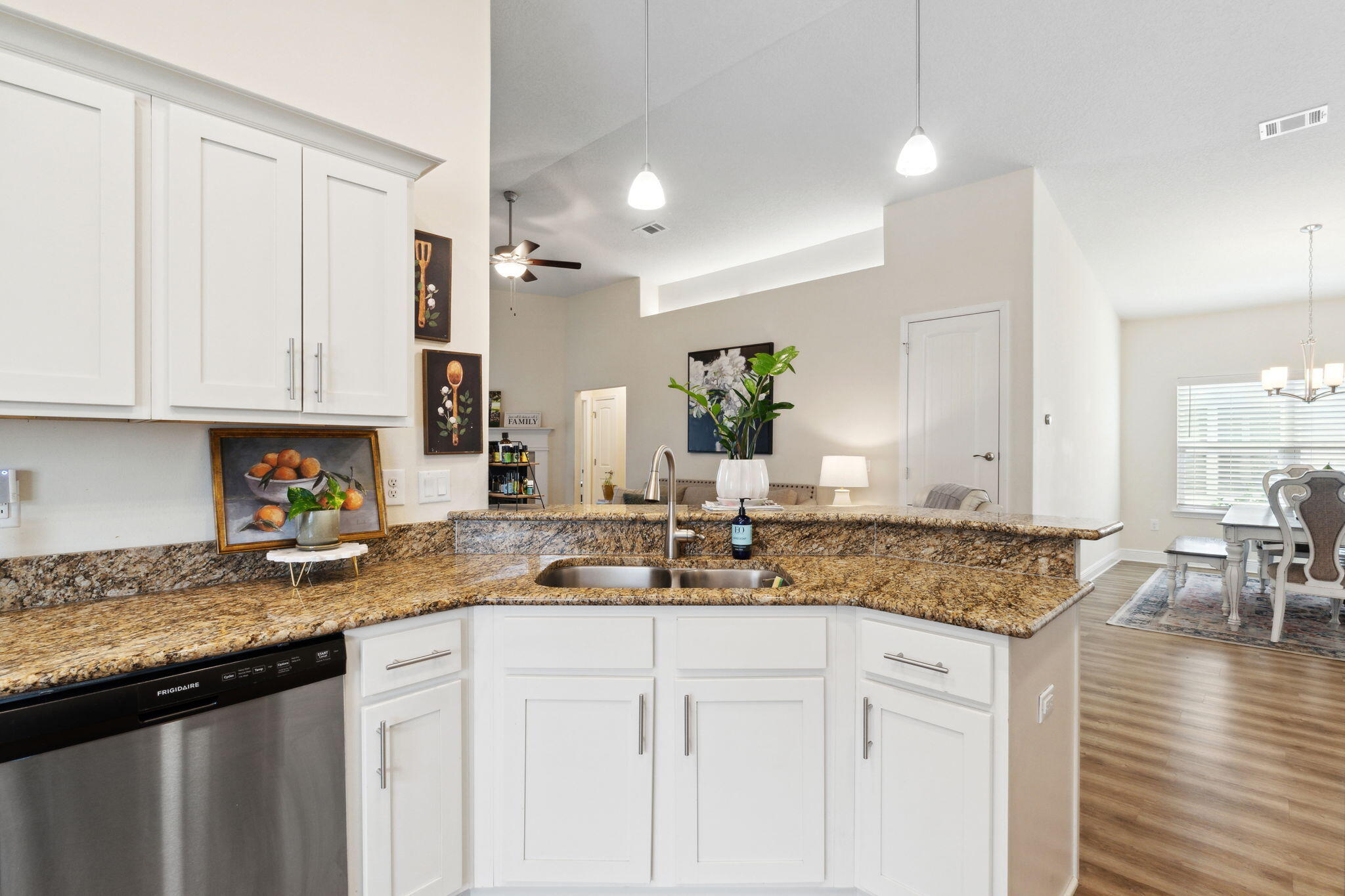 RIVERWALK PH I - Residential Lease