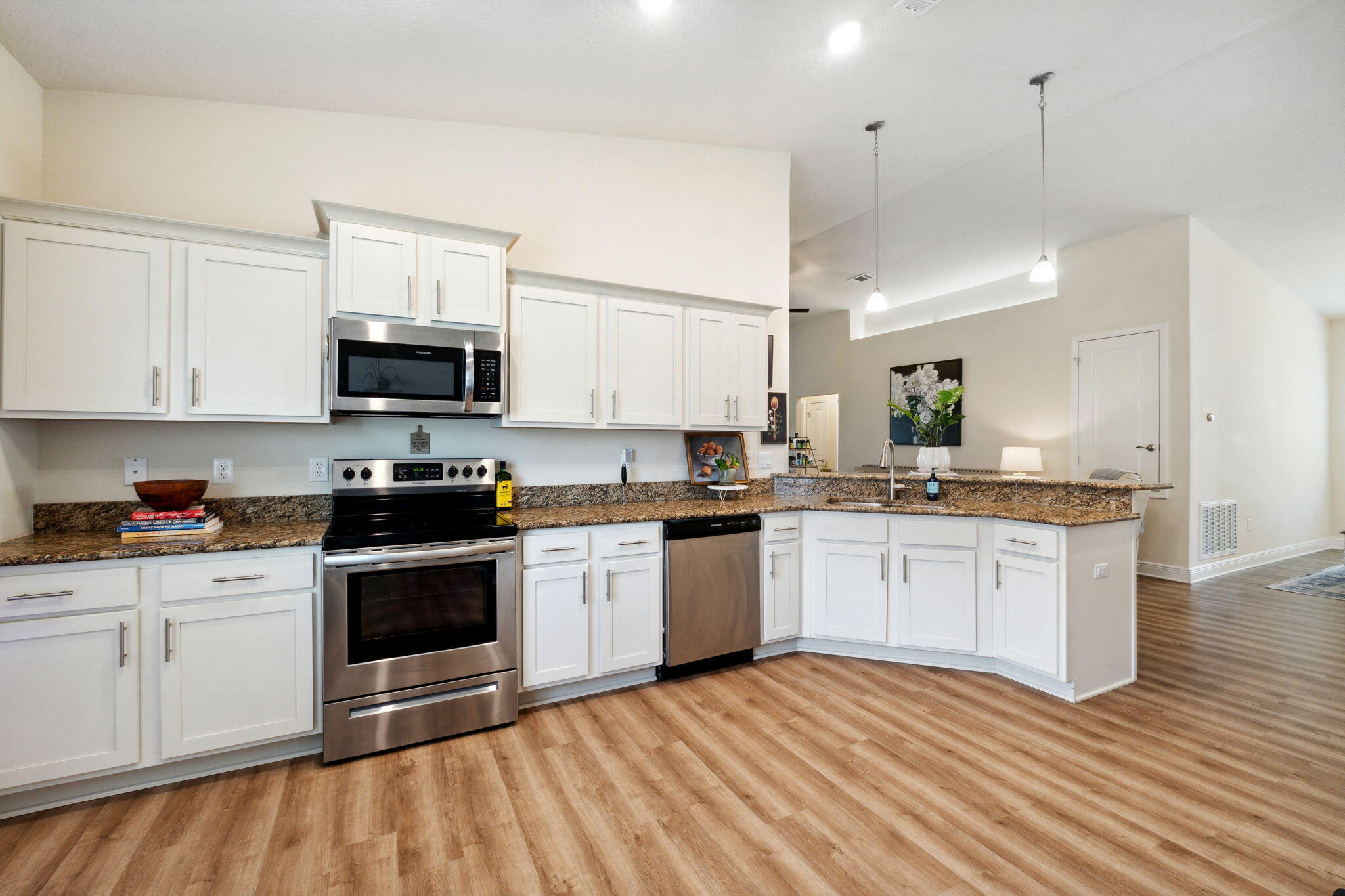 RIVERWALK PH I - Residential Lease