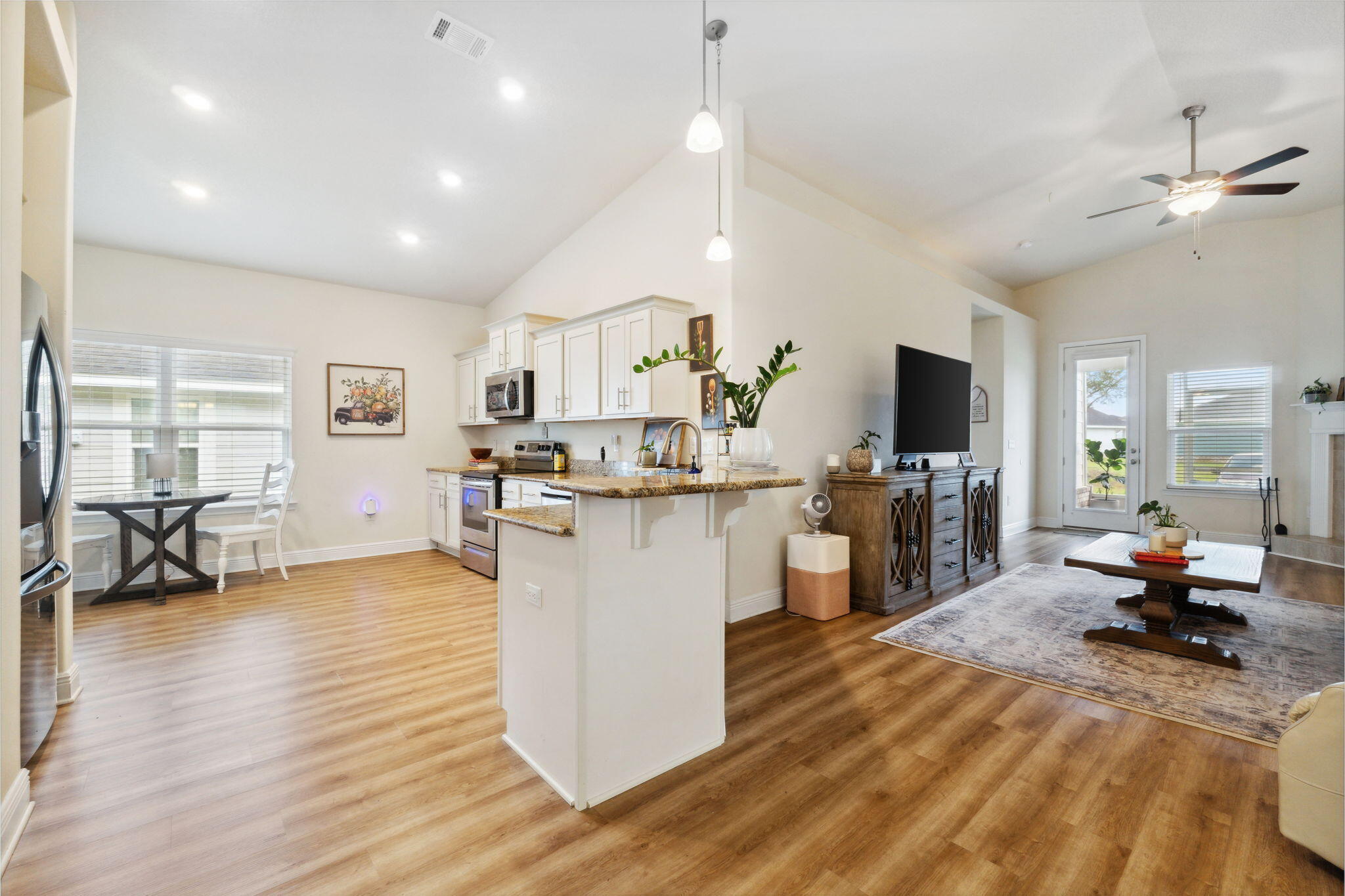 RIVERWALK PH I - Residential Lease