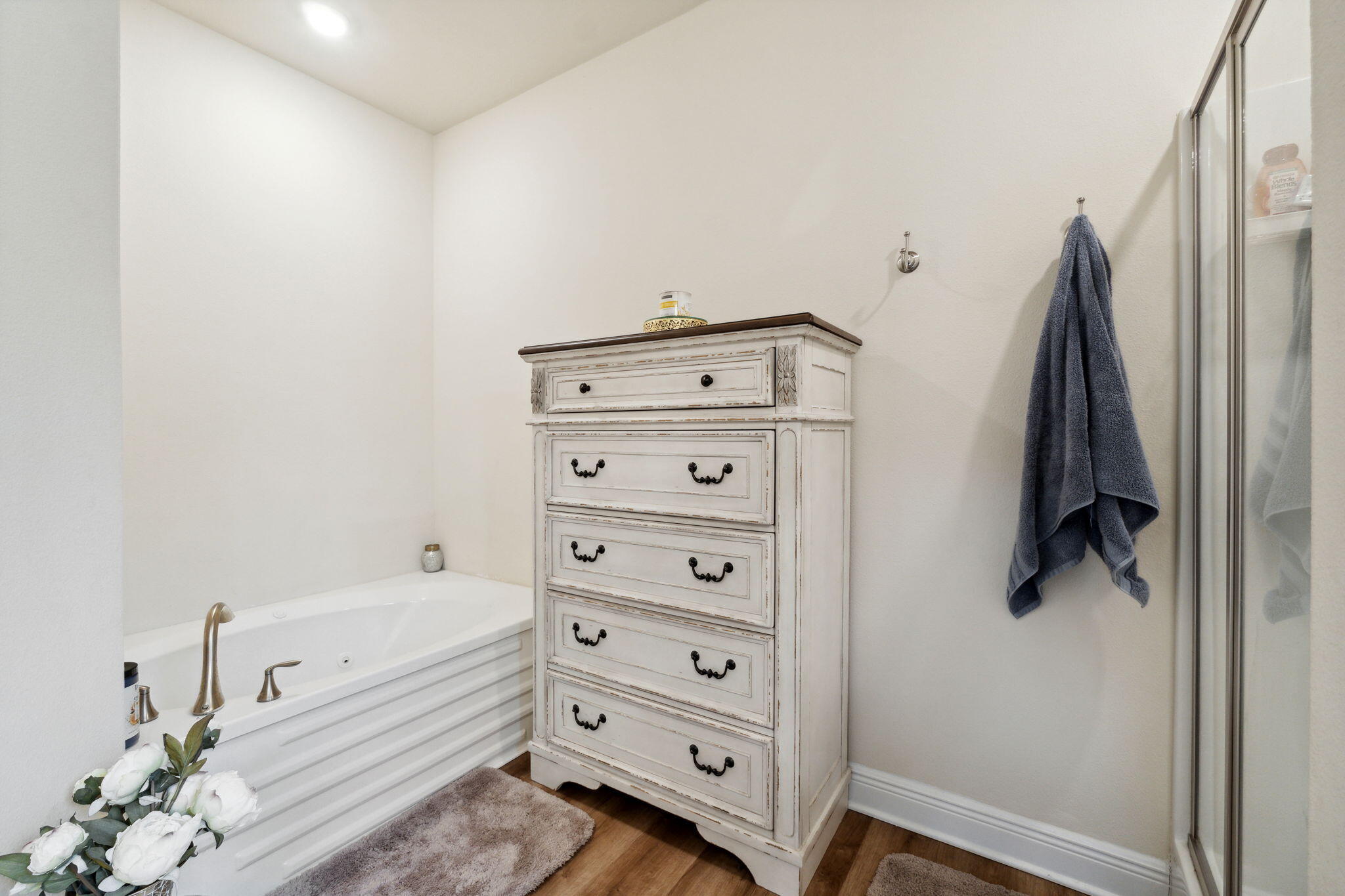 RIVERWALK PH I - Residential Lease