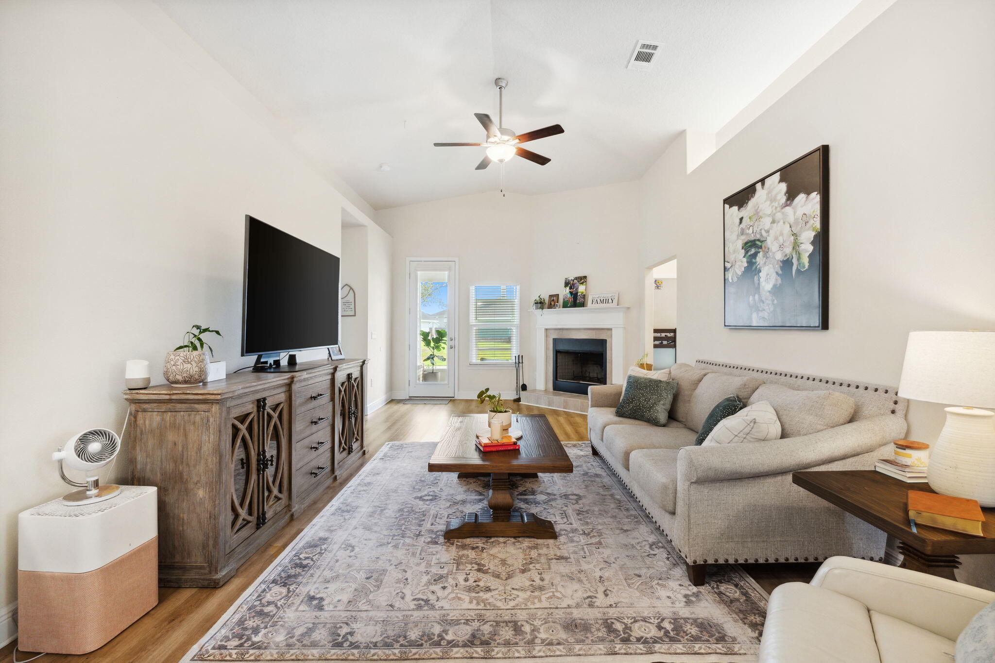 RIVERWALK PH I - Residential Lease