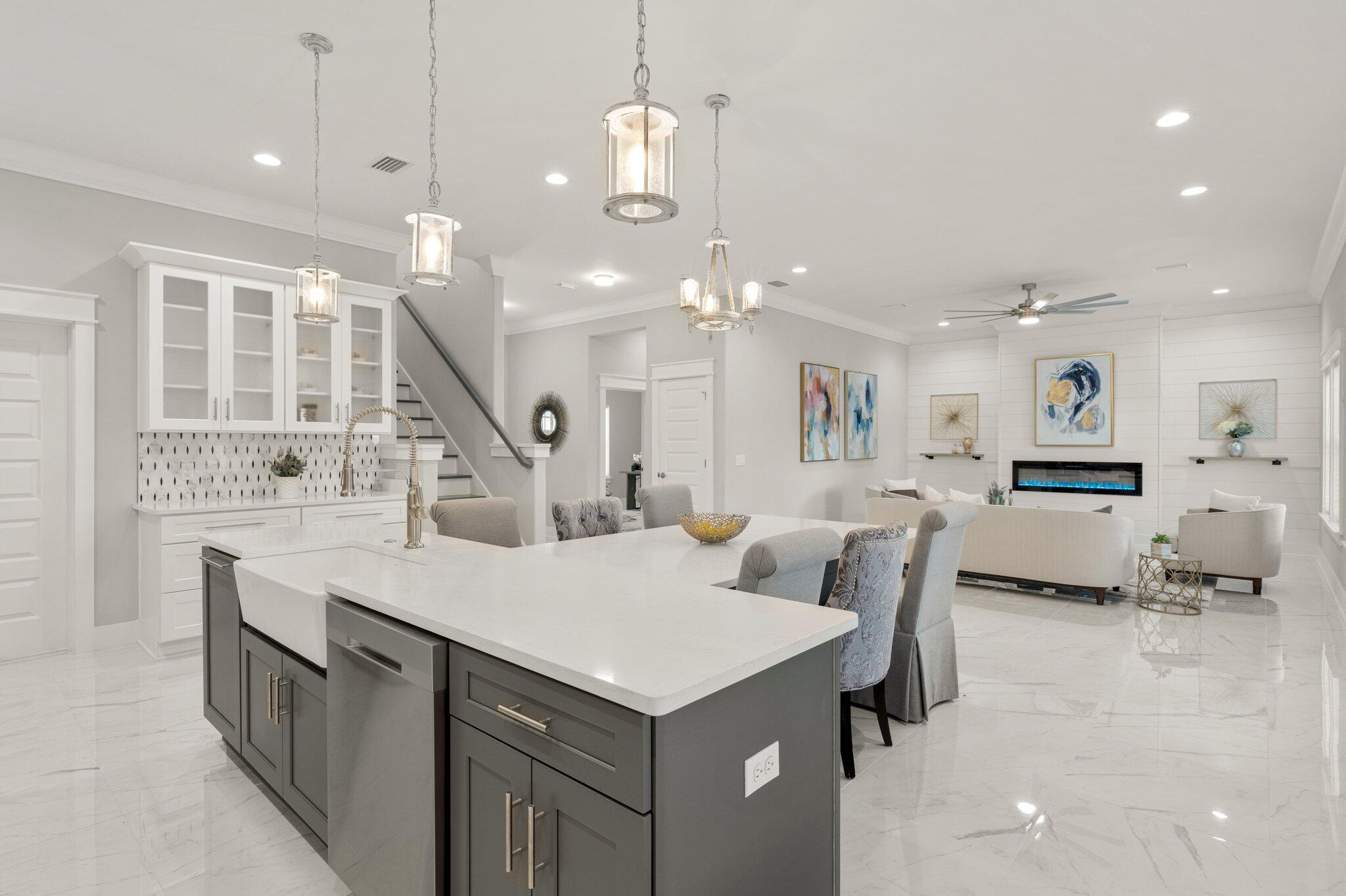 BAHAMA BEACH - Residential