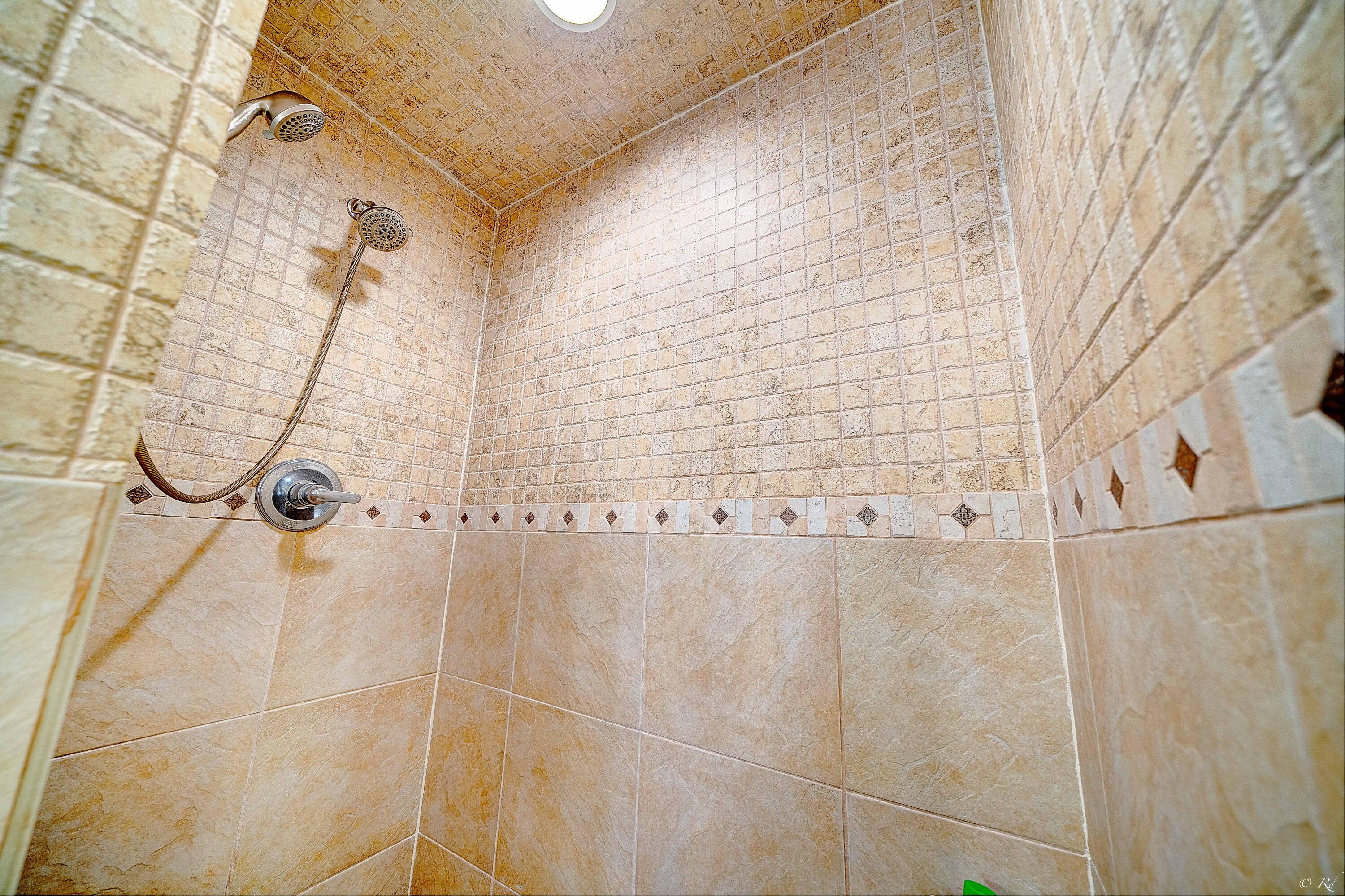 MISTRAL CONDO - Residential