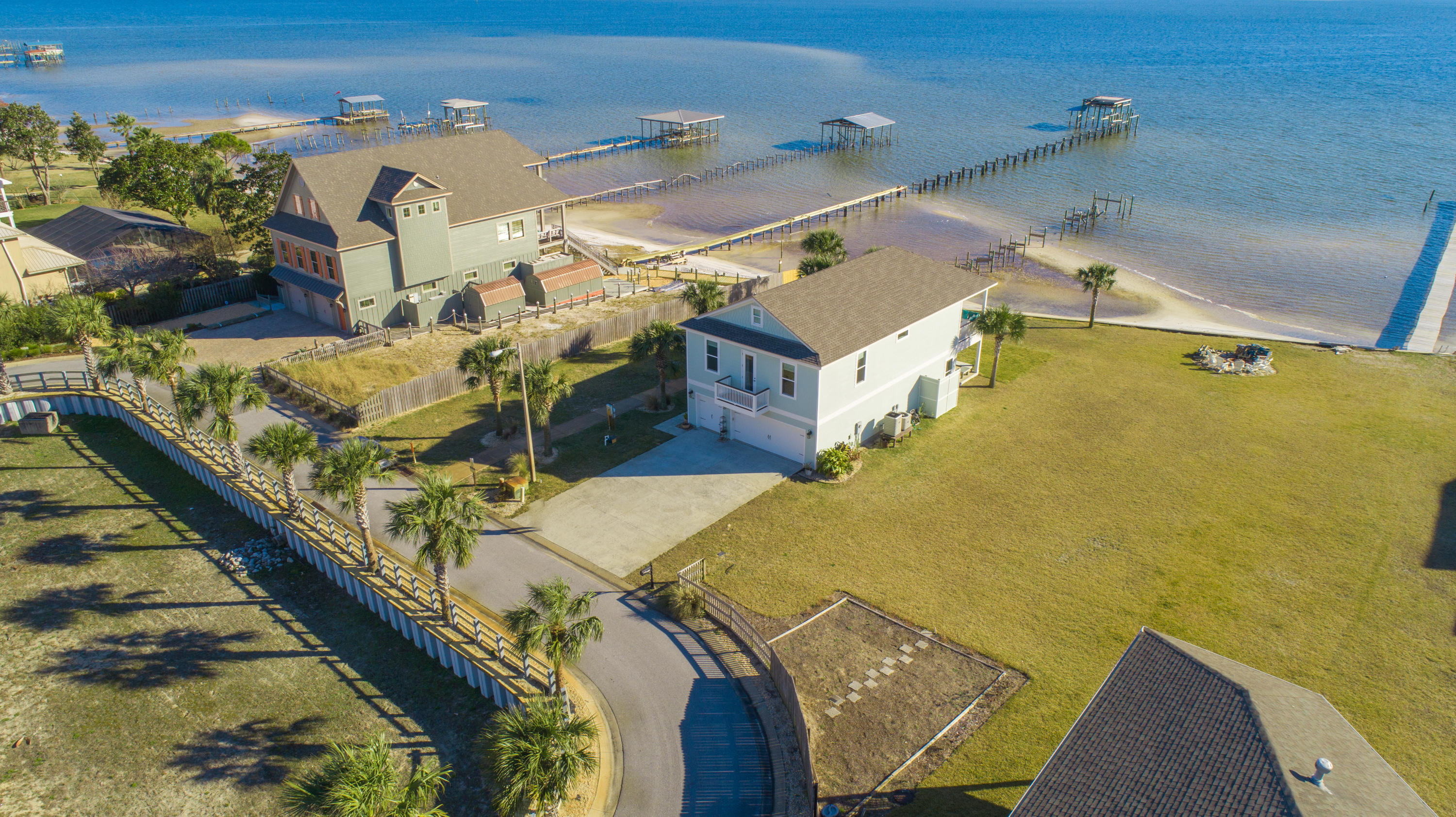 SOUNDSIDE MOORINGS - Residential