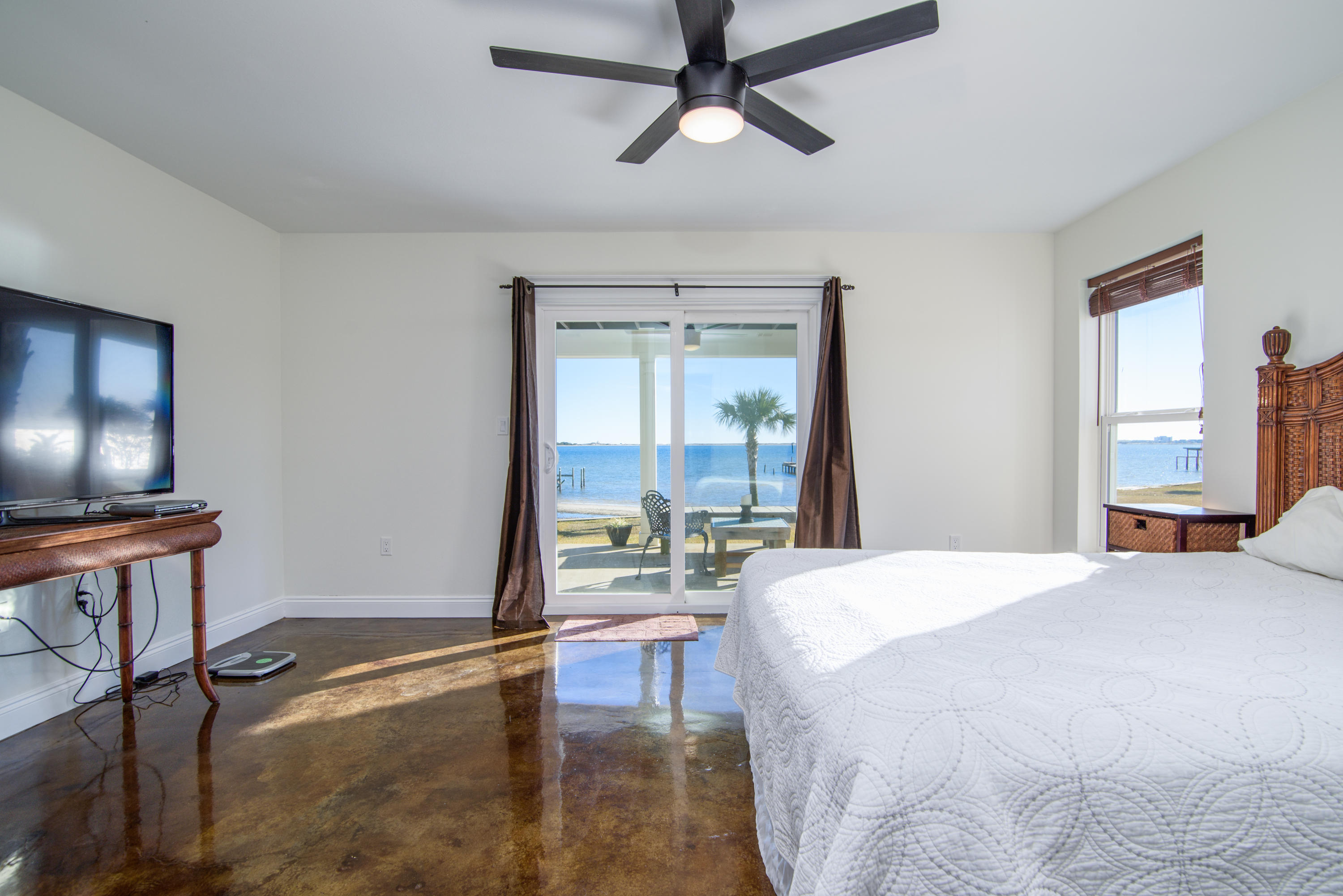 SOUNDSIDE MOORINGS - Residential