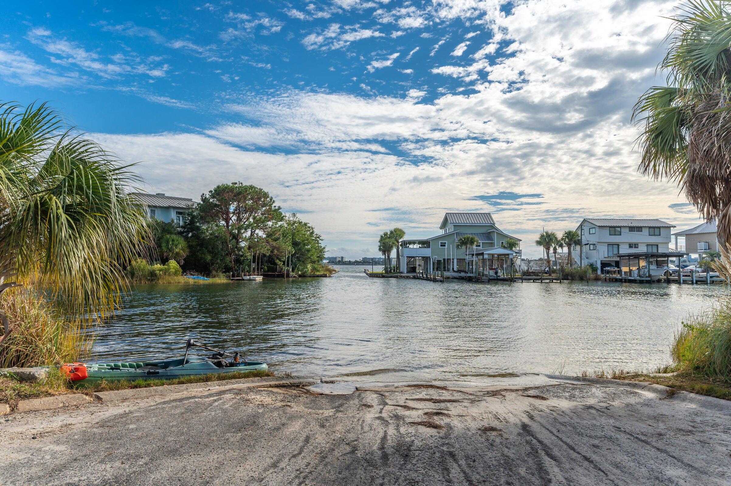 ELLIOTTS POINT - Residential