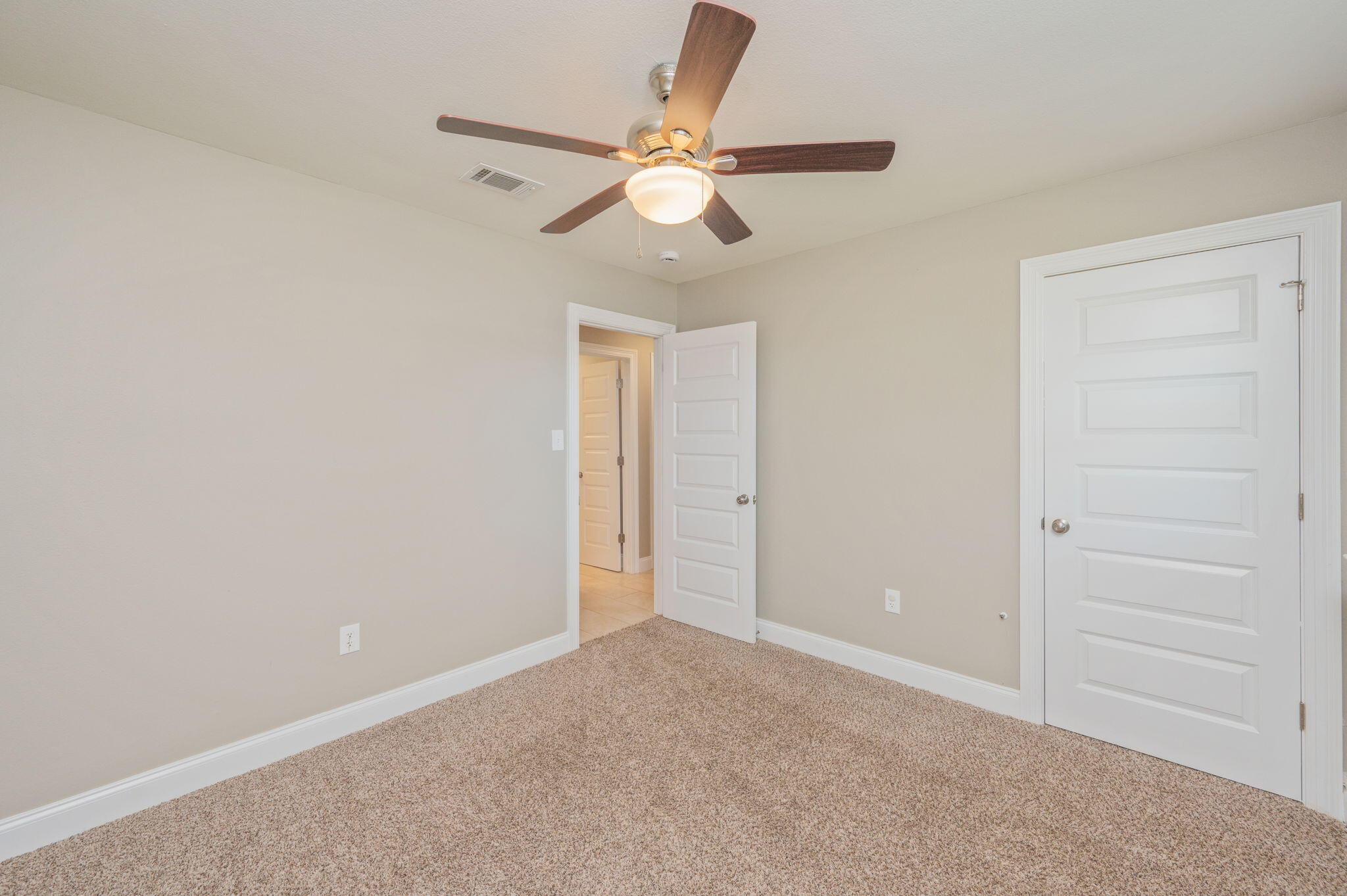 ELLIOTTS POINT - Residential